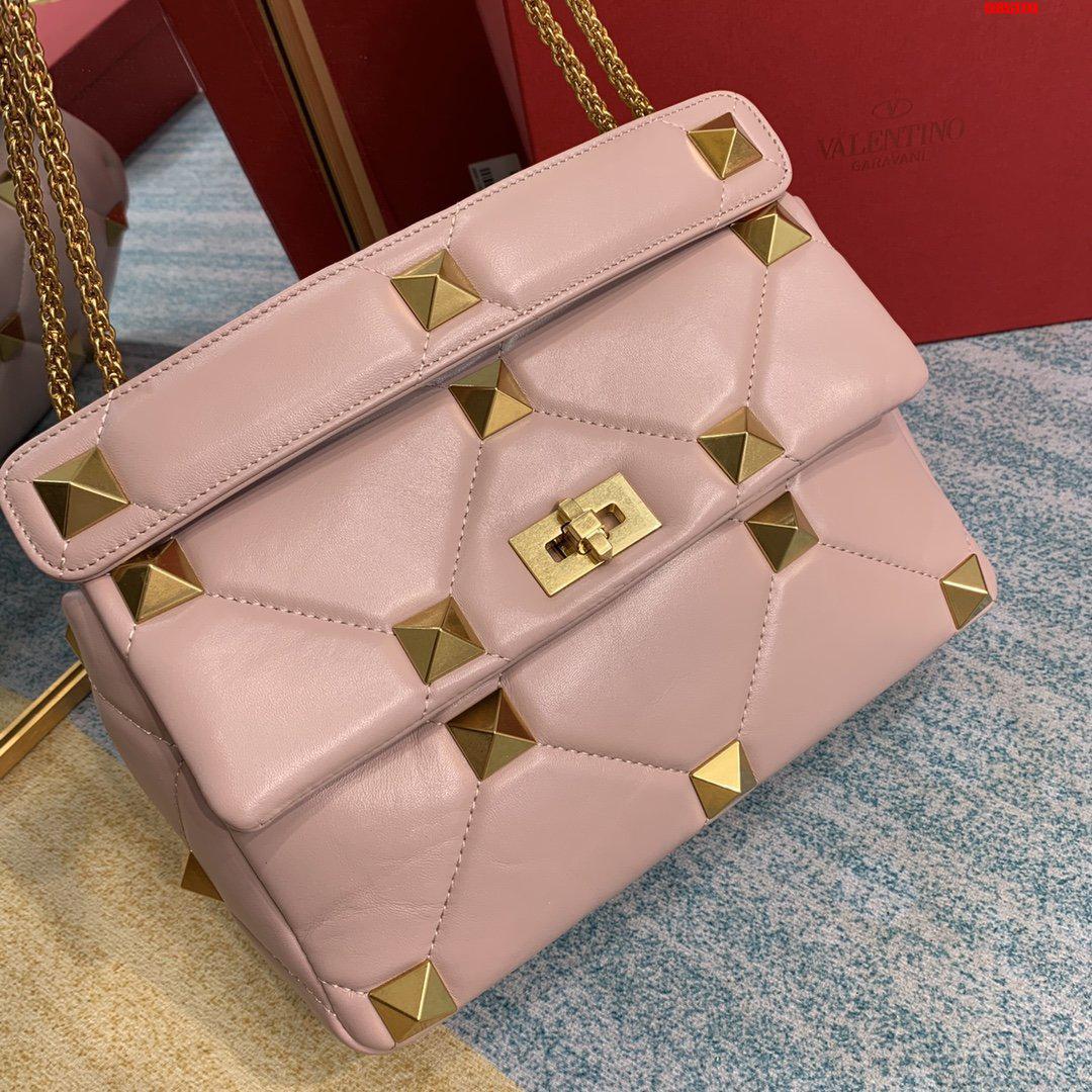 VALENTINO-LARGE-ROMAN-STUD-THE-SHOULDER-BAG-IN-NAPPA-WITH-CHAIN-PINK-WW2B0I60BSFGF9-04 VALENTINO LARGE ROMAN STUD THE SHOULDER BAG IN NAPPA WITH CHAIN PINK WW2B0I60BSFGF9 04