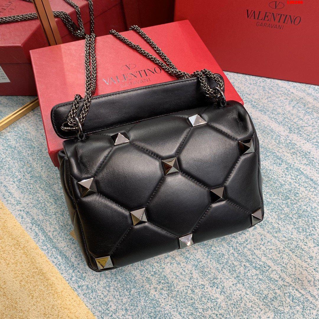 VALENTINO-MEDIUM-ROMAN-STUD-THE-SHOULDER-BAG-IN-NAPPA-WITH-CHAIN-AND-TONAL-STUDS-BLACK-XW2B0I82LWB0NO-02 VALENTINO MEDIUM ROMAN STUD THE SHOULDER BAG IN NAPPA WITH CHAIN AND TONAL STUDS BLACK XW2B0I82LWB0NO 02