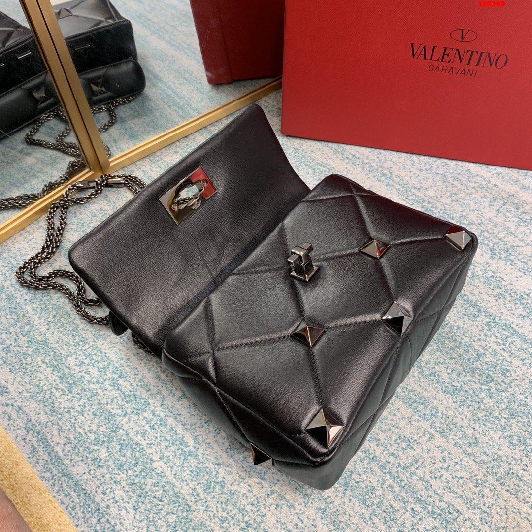 VALENTINO-MEDIUM-ROMAN-STUD-THE-SHOULDER-BAG-IN-NAPPA-WITH-CHAIN-AND-TONAL-STUDS-BLACK-XW2B0I82LWB0NO-04 VALENTINO MEDIUM ROMAN STUD THE SHOULDER BAG IN NAPPA WITH CHAIN AND TONAL STUDS BLACK XW2B0I82LWB0NO 04