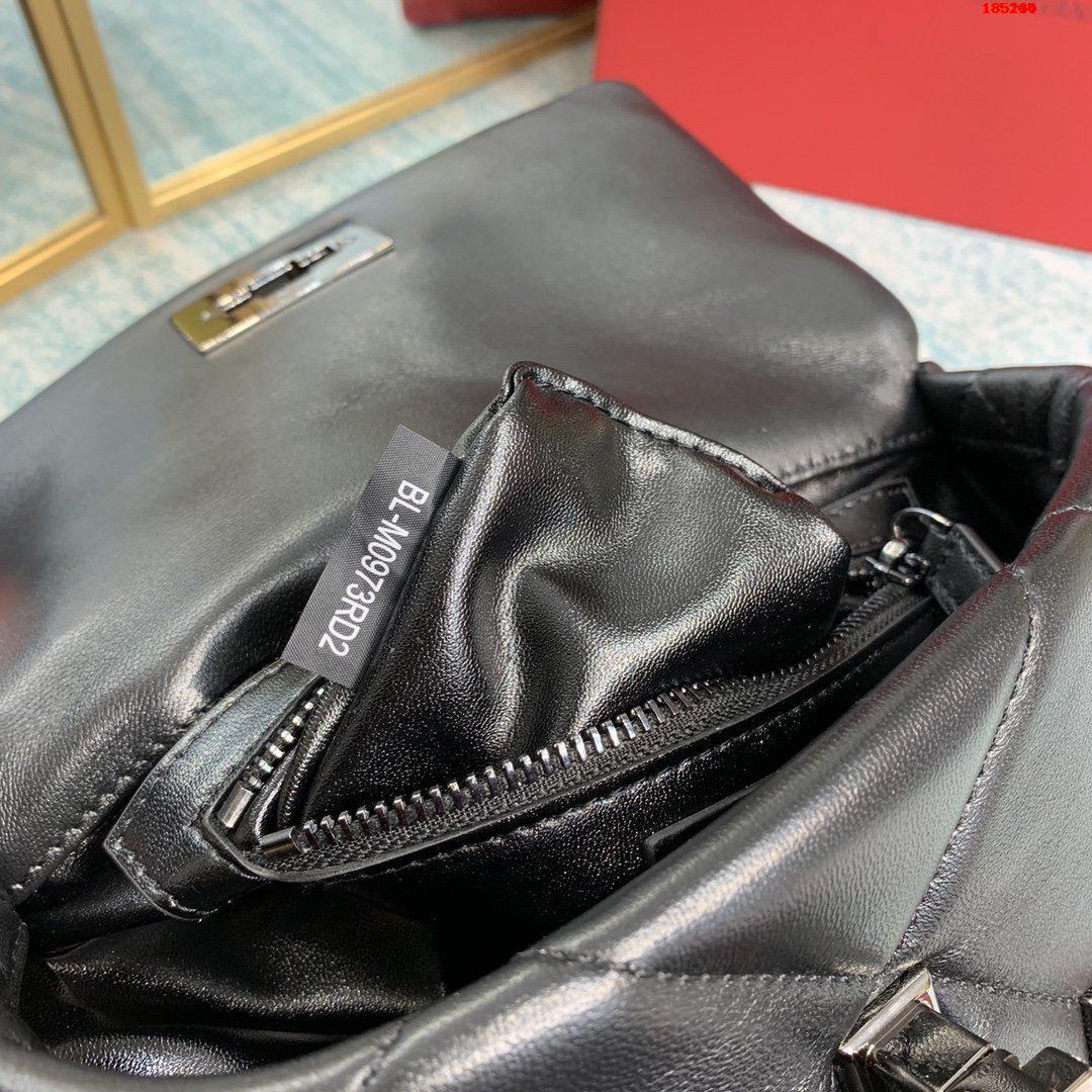 VALENTINO-MEDIUM-ROMAN-STUD-THE-SHOULDER-BAG-IN-NAPPA-WITH-CHAIN-AND-TONAL-STUDS-BLACK-XW2B0I82LWB0NO-07 VALENTINO MEDIUM ROMAN STUD THE SHOULDER BAG IN NAPPA WITH CHAIN AND TONAL STUDS BLACK XW2B0I82LWB0NO 07