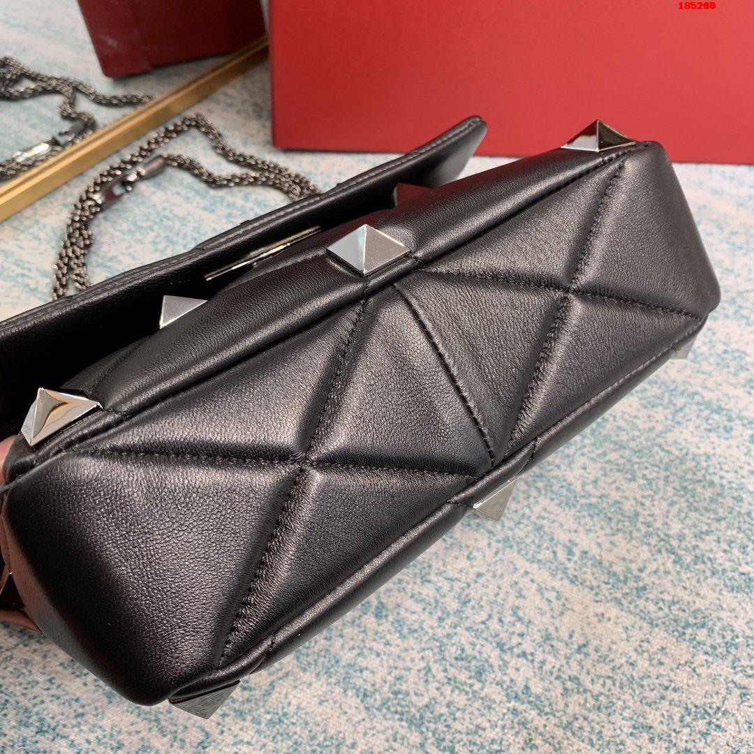 VALENTINO-MEDIUM-ROMAN-STUD-THE-SHOULDER-BAG-IN-NAPPA-WITH-CHAIN-AND-TONAL-STUDS-BLACK-XW2B0I82LWB0NO-09 VALENTINO MEDIUM ROMAN STUD THE SHOULDER BAG IN NAPPA WITH CHAIN AND TONAL STUDS BLACK XW2B0I82LWB0NO 09