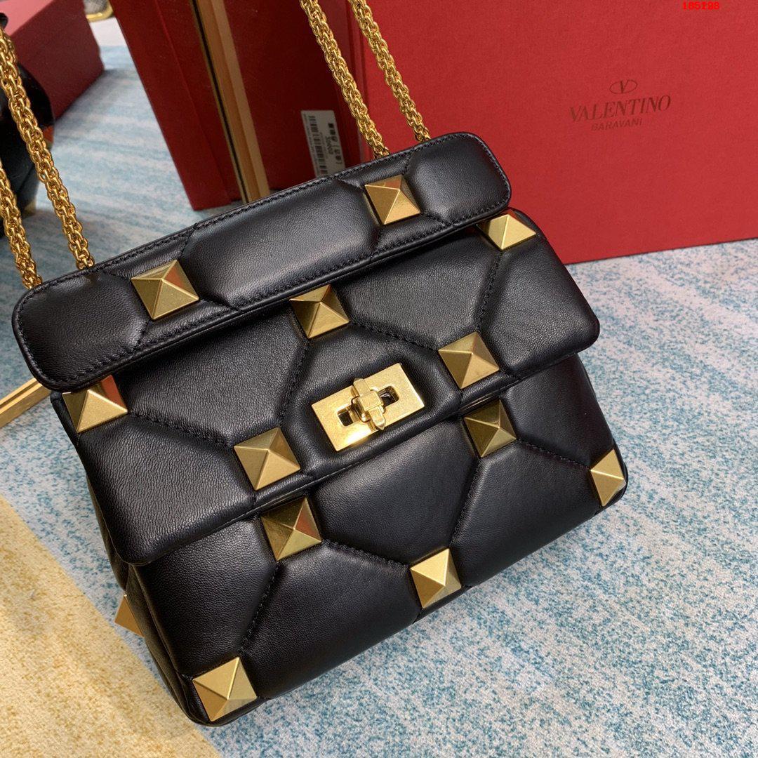 VALENTINO-MEDIUM-ROMAN-STUD-THE-SHOULDER-BAG-IN-NAPPA-WITH-CHAIN-BLACK-XW2B0I82BSF0NO-04 VALENTINO MEDIUM ROMAN STUD THE SHOULDER BAG IN NAPPA WITH CHAIN BLACK XW2B0I82BSF0NO 04
