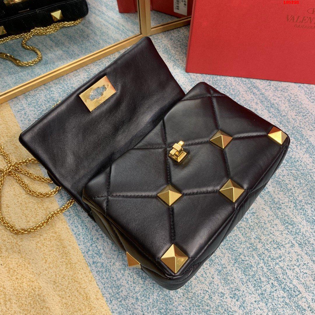 VALENTINO-MEDIUM-ROMAN-STUD-THE-SHOULDER-BAG-IN-NAPPA-WITH-CHAIN-BLACK-XW2B0I82BSF0NO-05 VALENTINO MEDIUM ROMAN STUD THE SHOULDER BAG IN NAPPA WITH CHAIN BLACK XW2B0I82BSF0NO 05