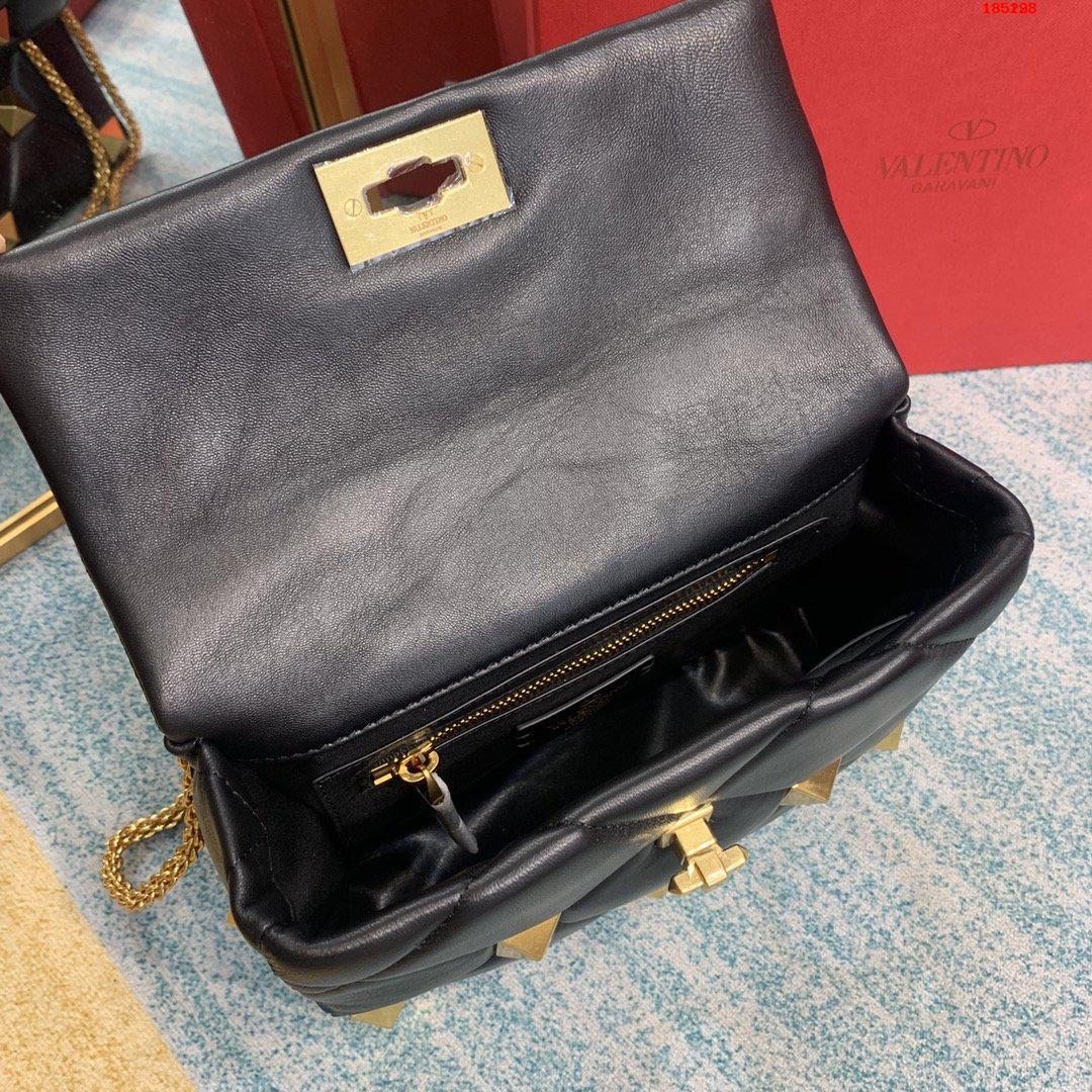 VALENTINO-MEDIUM-ROMAN-STUD-THE-SHOULDER-BAG-IN-NAPPA-WITH-CHAIN-BLACK-XW2B0I82BSF0NO-06 VALENTINO MEDIUM ROMAN STUD THE SHOULDER BAG IN NAPPA WITH CHAIN BLACK XW2B0I82BSF0NO 06