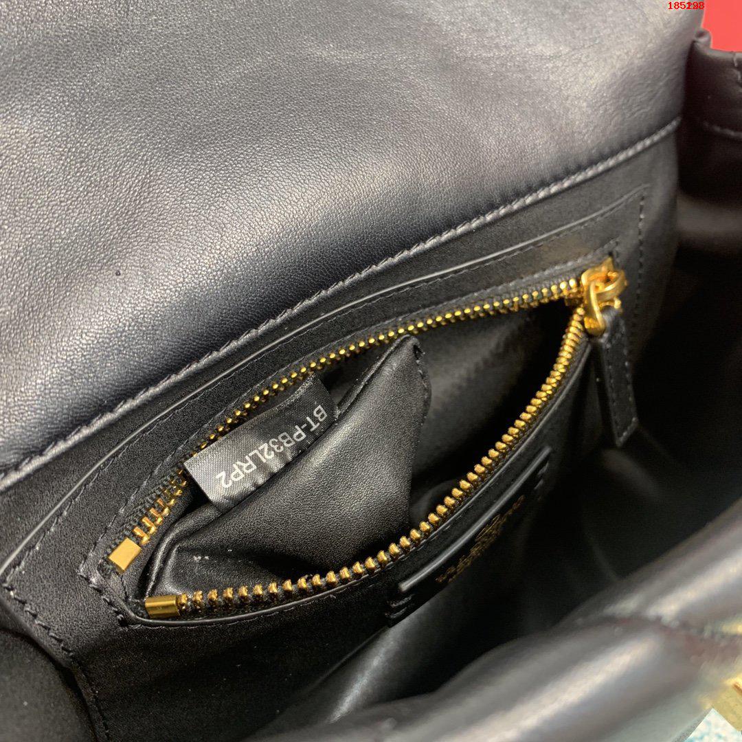 VALENTINO-MEDIUM-ROMAN-STUD-THE-SHOULDER-BAG-IN-NAPPA-WITH-CHAIN-BLACK-XW2B0I82BSF0NO-08 VALENTINO MEDIUM ROMAN STUD THE SHOULDER BAG IN NAPPA WITH CHAIN BLACK XW2B0I82BSF0NO 08