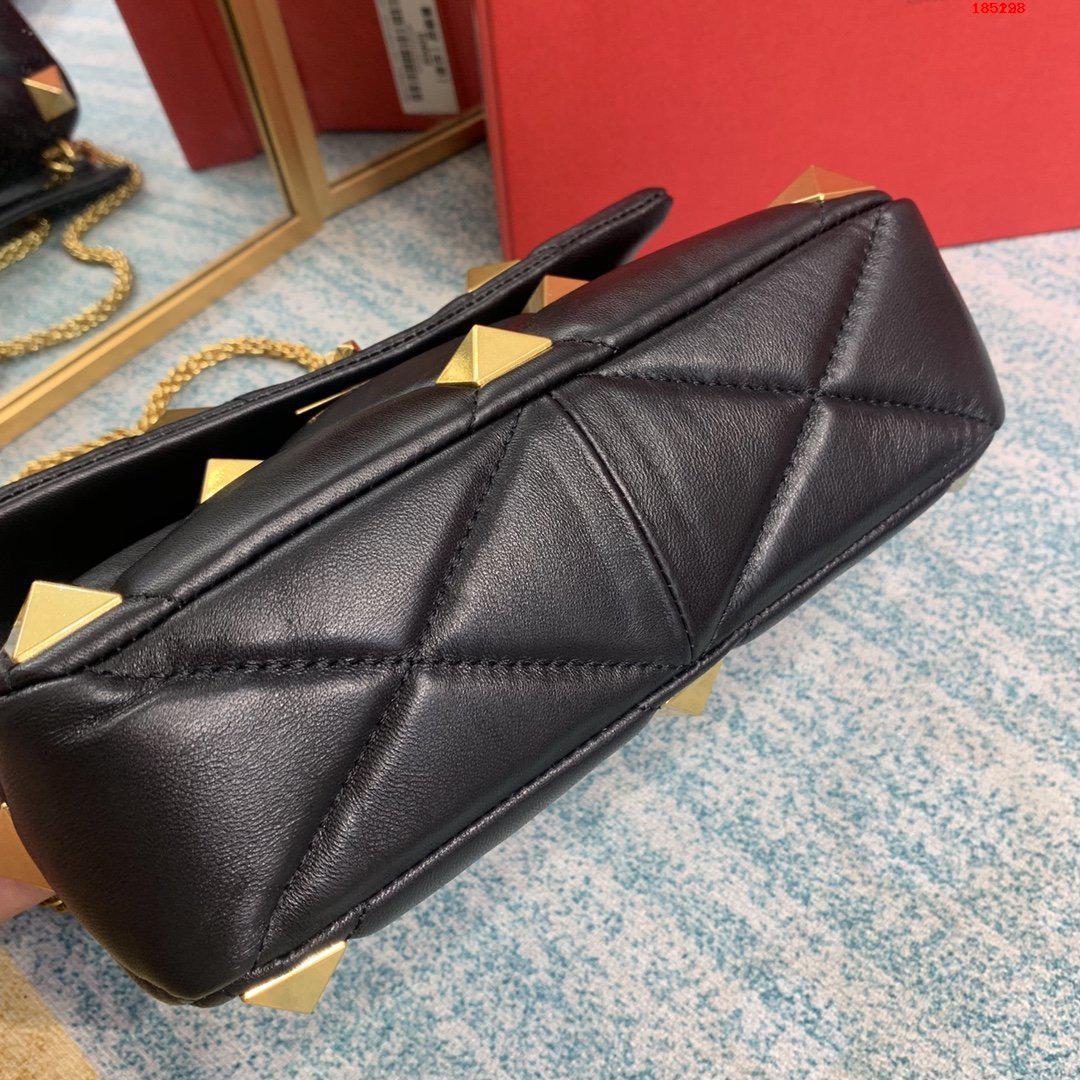 VALENTINO-MEDIUM-ROMAN-STUD-THE-SHOULDER-BAG-IN-NAPPA-WITH-CHAIN-BLACK-XW2B0I82BSF0NO-09 VALENTINO MEDIUM ROMAN STUD THE SHOULDER BAG IN NAPPA WITH CHAIN BLACK XW2B0I82BSF0NO 09