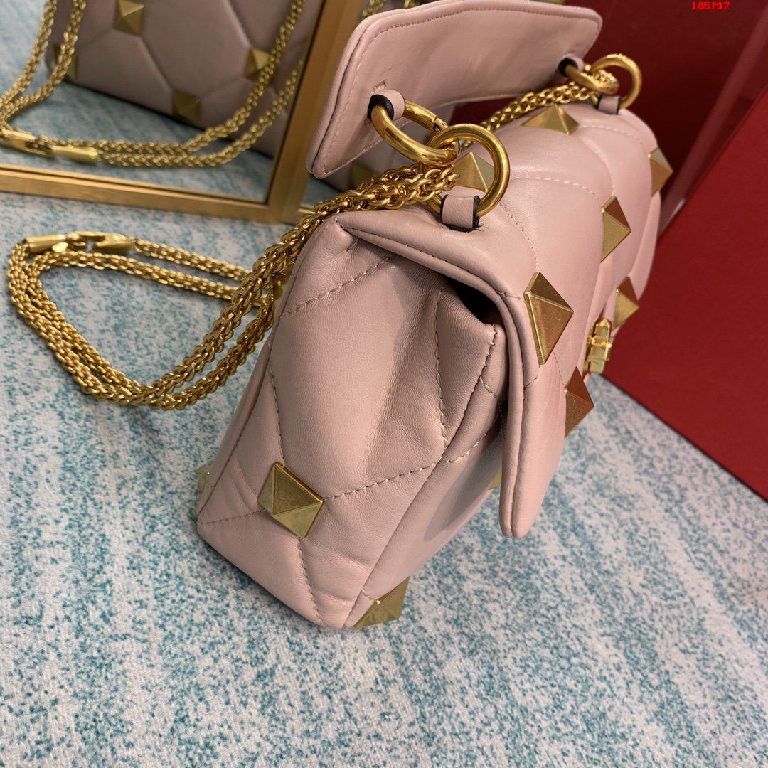 VALENTINO-MEDIUM-ROMAN-STUD-THE-SHOULDER-BAG-IN-NAPPA-WITH-CHAIN-PINK-WW2B0I82BSFM26-03 VALENTINO MEDIUM ROMAN STUD THE SHOULDER BAG IN NAPPA WITH CHAIN PINK WW2B0I82BSFM26 03