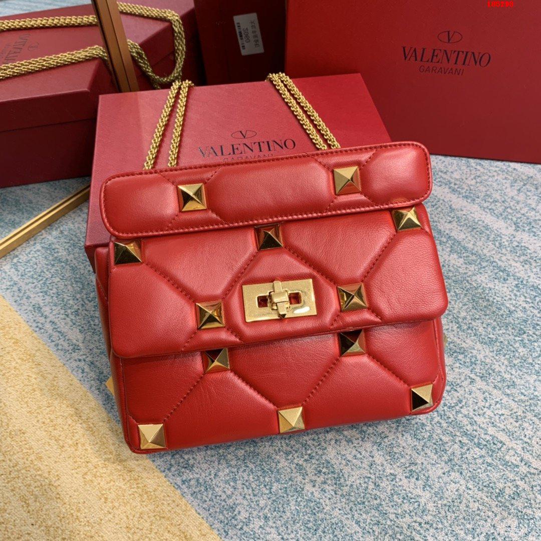 VALENTINO-MEDIUM-ROMAN-STUD-THE-SHOULDER-BAG-IN-NAPPA-WITH-CHAIN-RED-WW2B0I82BSFJU5-01 VALENTINO MEDIUM ROMAN STUD THE SHOULDER BAG IN NAPPA WITH CHAIN RED WW2B0I82BSFJU5 01