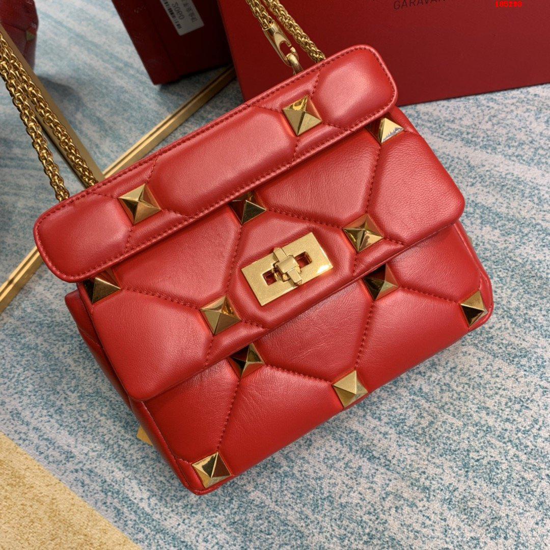 VALENTINO-MEDIUM-ROMAN-STUD-THE-SHOULDER-BAG-IN-NAPPA-WITH-CHAIN-RED-WW2B0I82BSFJU5-03 VALENTINO MEDIUM ROMAN STUD THE SHOULDER BAG IN NAPPA WITH CHAIN RED WW2B0I82BSFJU5 03