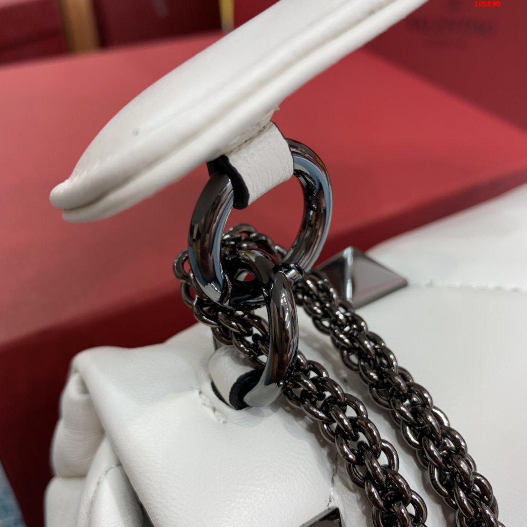 VALENTINO-MEDIUM-ROMAN-STUD-THE-SHOULDER-BAG-IN-NAPPA-WITH-CHAIN-WHITE-XW2B0I82BSF098-04 VALENTINO MEDIUM ROMAN STUD THE SHOULDER BAG IN NAPPA WITH CHAIN WHITE XW2B0I82BSF098 04