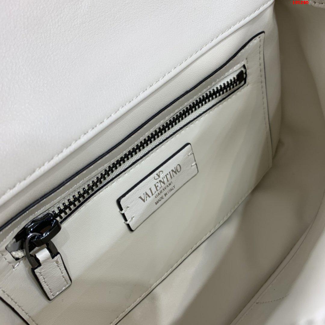 VALENTINO-MEDIUM-ROMAN-STUD-THE-SHOULDER-BAG-IN-NAPPA-WITH-CHAIN-WHITE-XW2B0I82BSF098-08 VALENTINO MEDIUM ROMAN STUD THE SHOULDER BAG IN NAPPA WITH CHAIN WHITE XW2B0I82BSF098 08