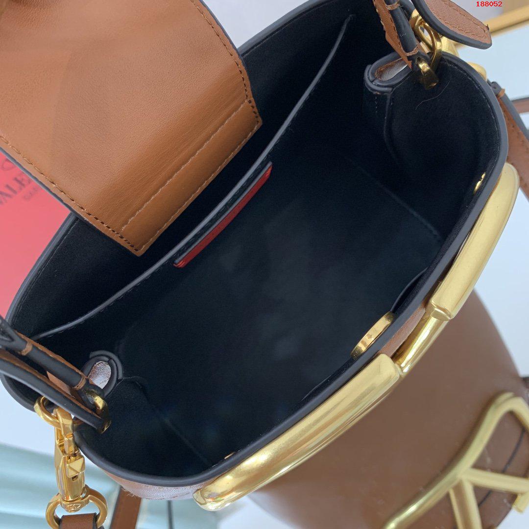 VALENTINO-SUPERVEE-CALFSKIN-HANDBAG-BROWN-WW2B0J74ZXLHG5-07 VALENTINO SUPERVEE CALFSKIN HANDBAG BROWN WW2B0J74ZXLHG5 07