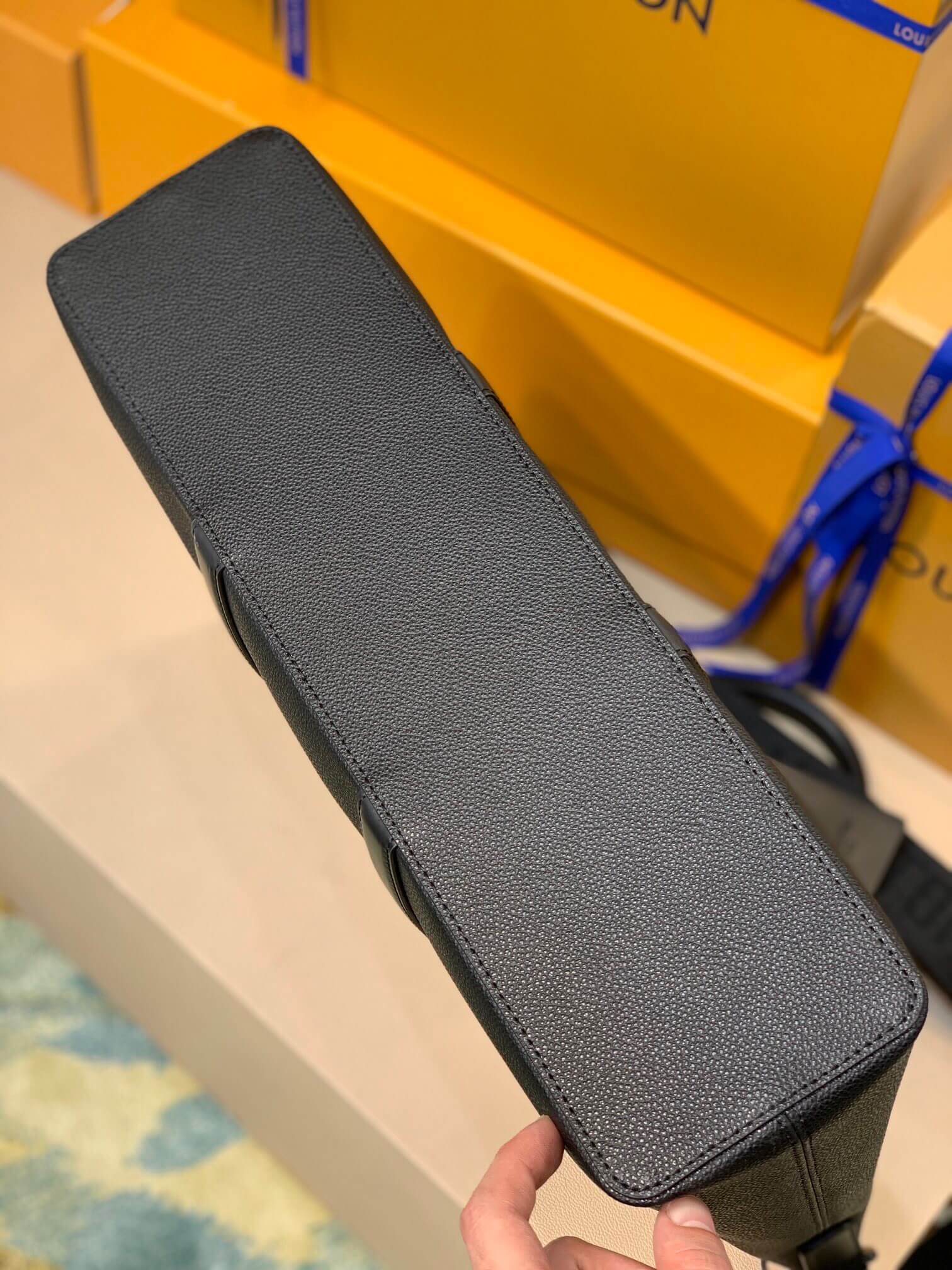 louis-vuitton-lock-it-tote-lv-aerogram-bags-M59158-04 louis vuitton lock it tote lv aerogram bags M59158 04