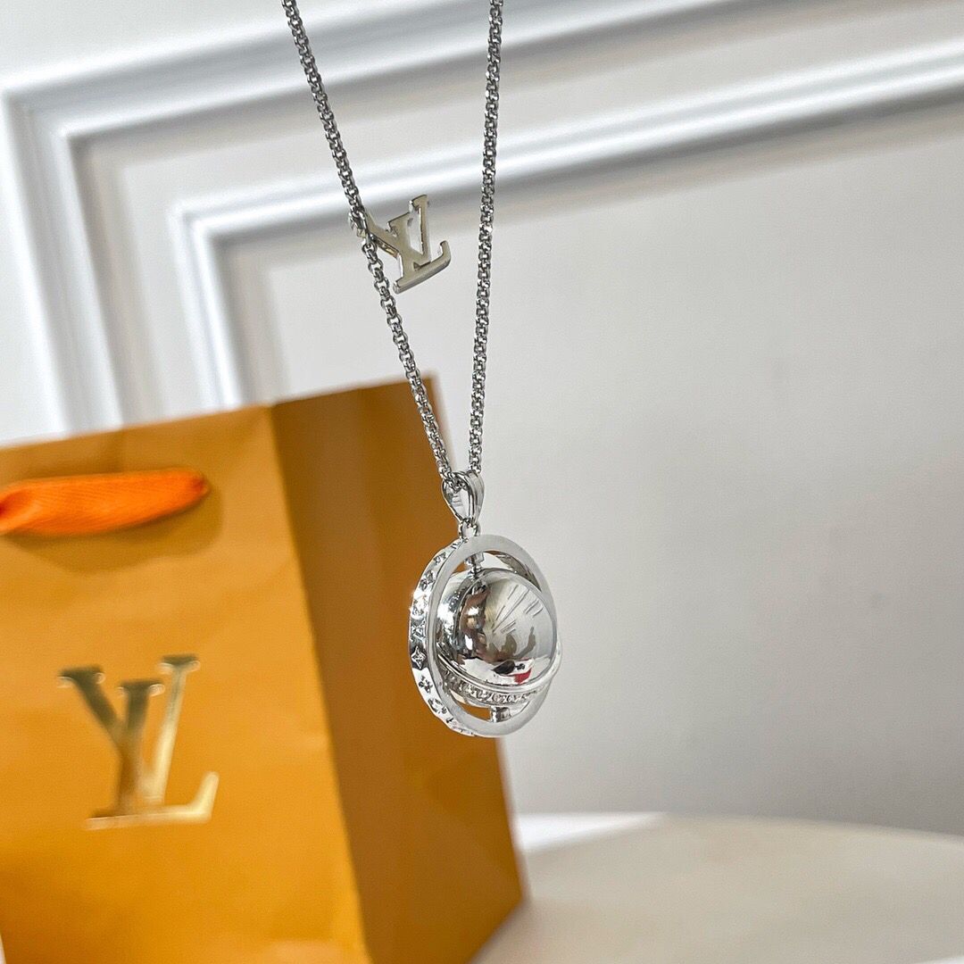 louis-vuitton-lv-globe-pendant-fashion-jewellery-M00327-02 louis vuitton lv globe pendant fashion jewellery M00327 02