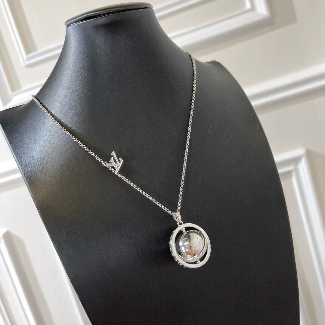louis-vuitton-lv-globe-pendant-fashion-jewellery-M00327-03 louis vuitton lv globe pendant fashion jewellery M00327 03