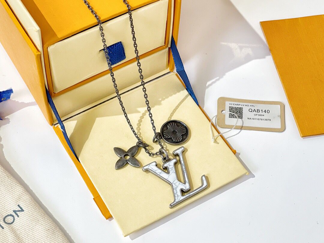 louis-vuitton-lv-initiales-pendant-fashion-jewellery-M00317-01 louis vuitton lv initiales pendant fashion jewellery M00317 01