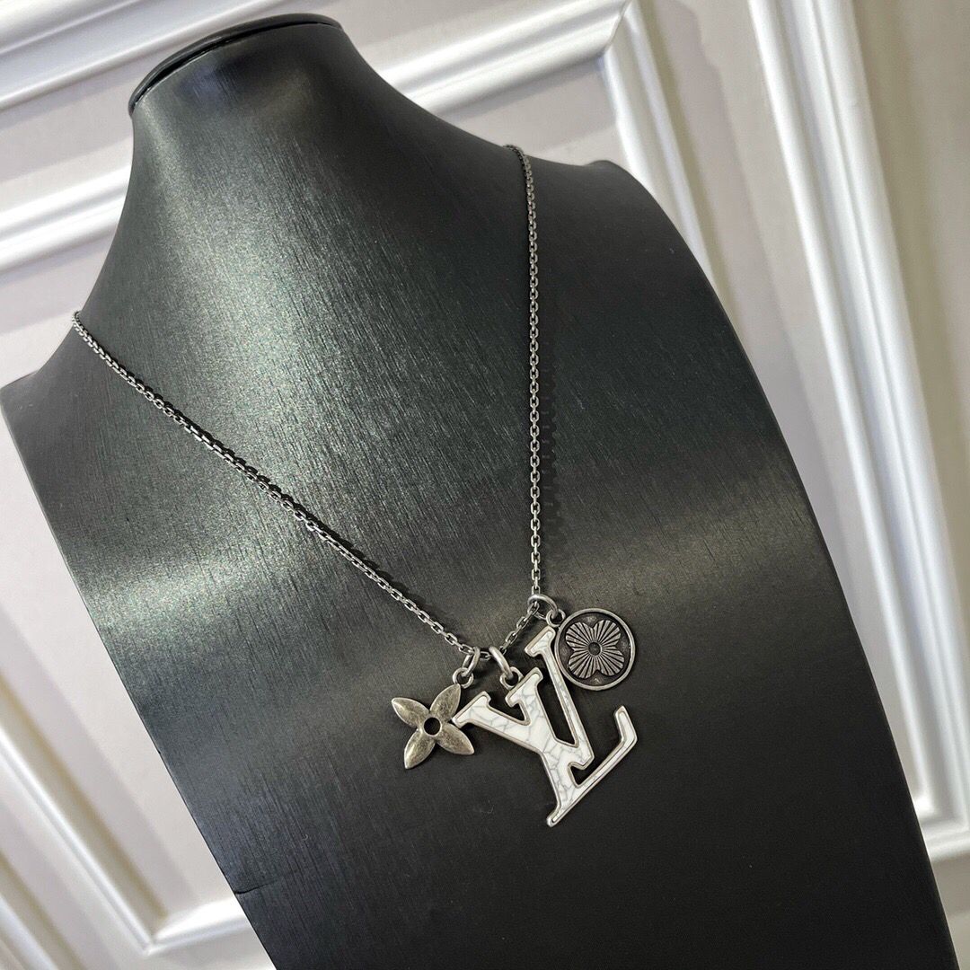 louis-vuitton-lv-initiales-pendant-fashion-jewellery-M00317-03 louis vuitton lv initiales pendant fashion jewellery M00317 03