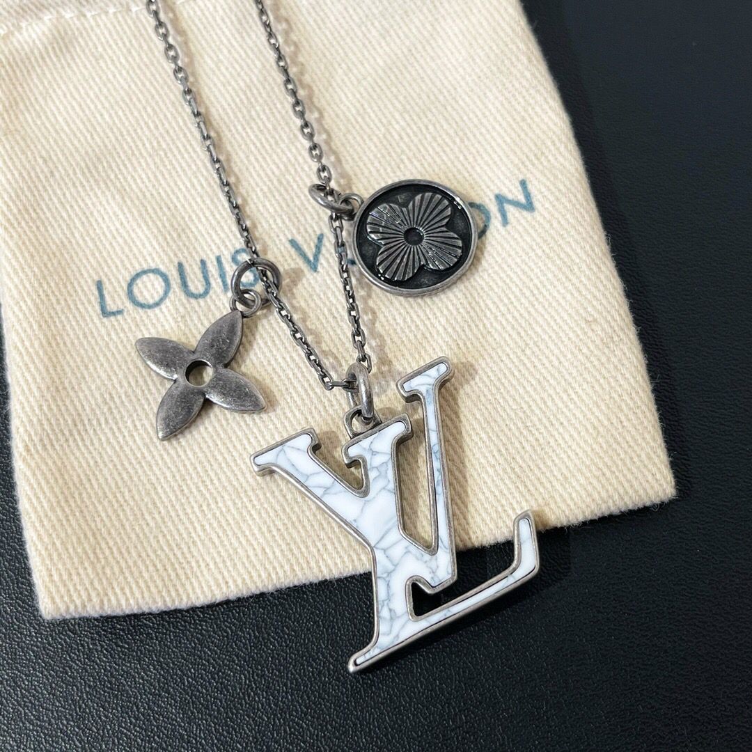 louis-vuitton-lv-initiales-pendant-fashion-jewellery-M00317-04 louis vuitton lv initiales pendant fashion jewellery M00317 04