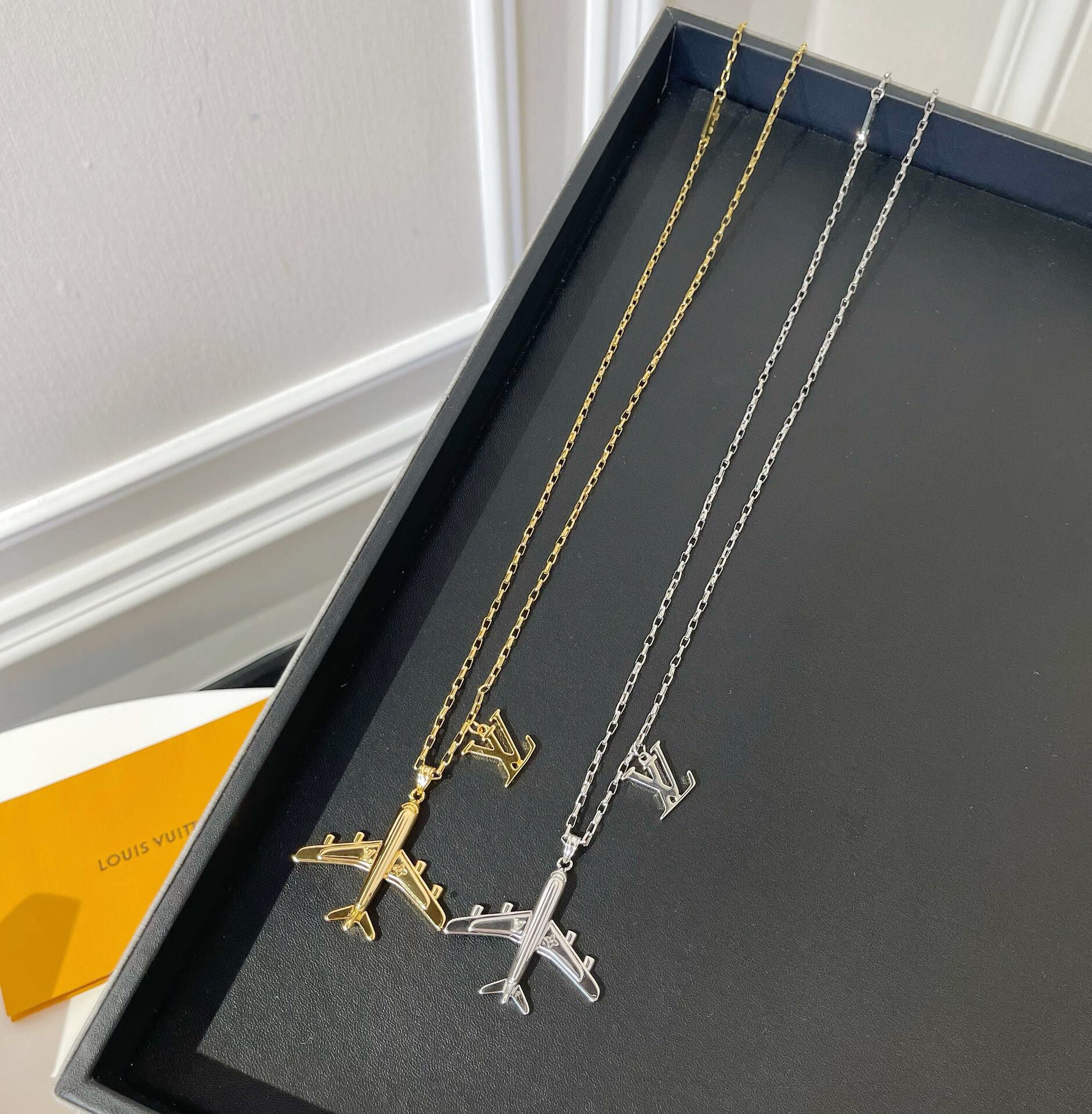 louis-vuitton-lv-plane-necklace-fashion-jewellery-MP3157-02 louis vuitton lv plane necklace fashion jewellery MP3157 02