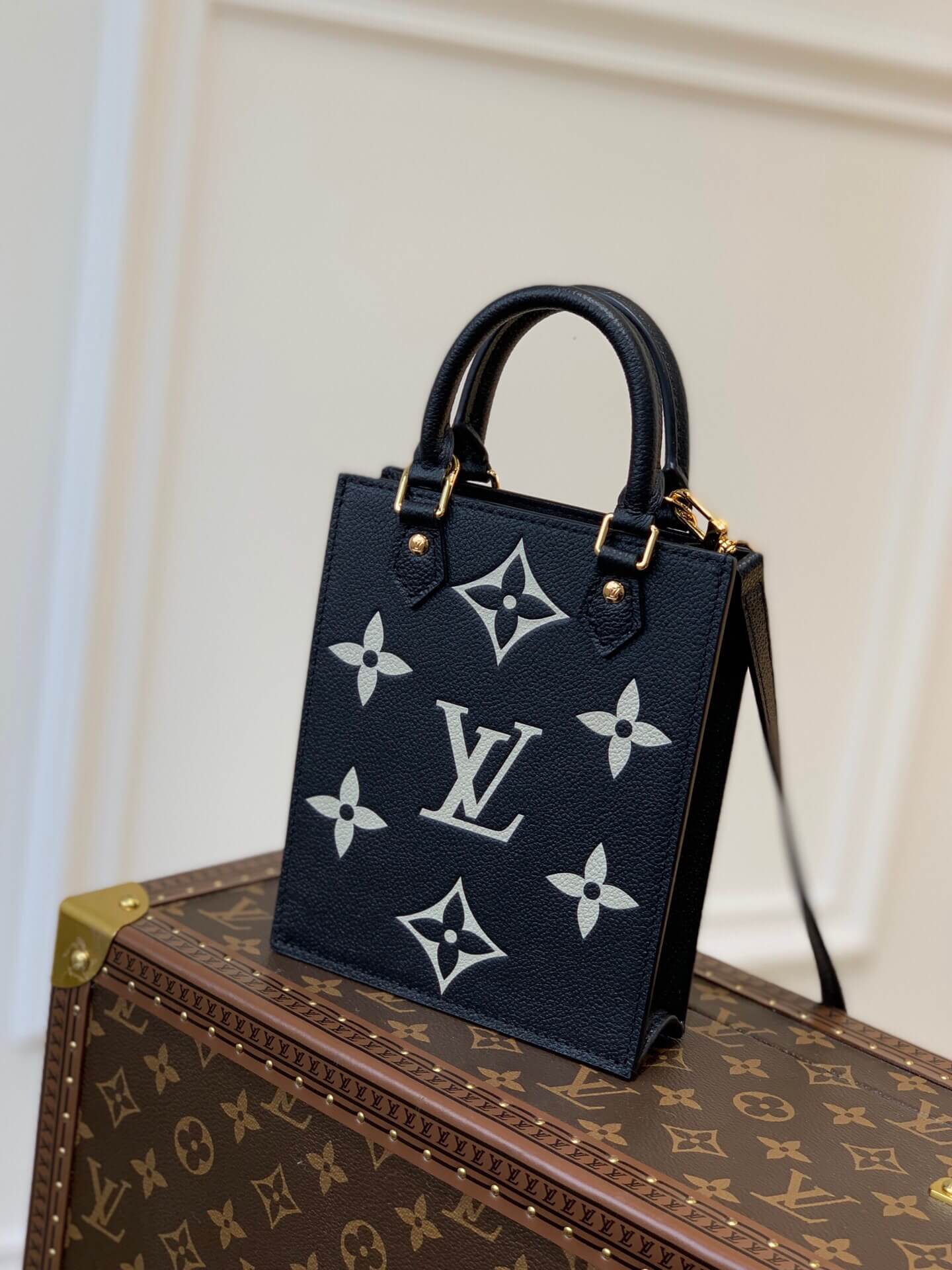 louis-vuitton-petit-sac-plat-bicolor-monogram-empreinte-leather-small-leather-goods-M57937-02 louis vuitton petit sac plat bicolor monogram empreinte leather small leather goods M57937 02