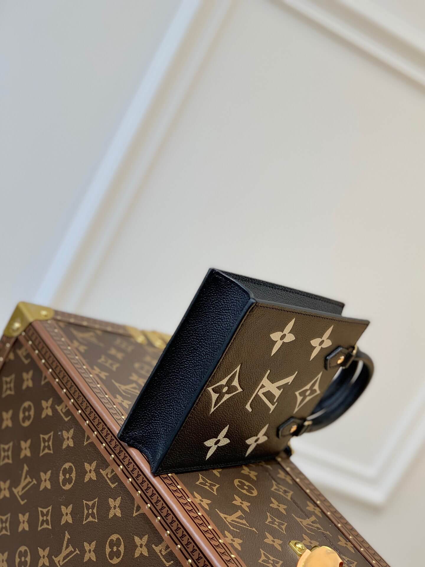 louis-vuitton-petit-sac-plat-bicolor-monogram-empreinte-leather-small-leather-goods-M57937-04 louis vuitton petit sac plat bicolor monogram empreinte leather small leather goods M57937 04