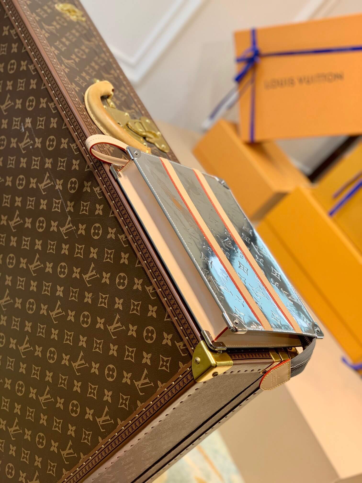 louis-vuitton-trunk-pouch-monogram-other-wallets-and-small-leather-goods-M80807-033 louis vuitton trunk pouch monogram other wallets and small leather goods M80807 033