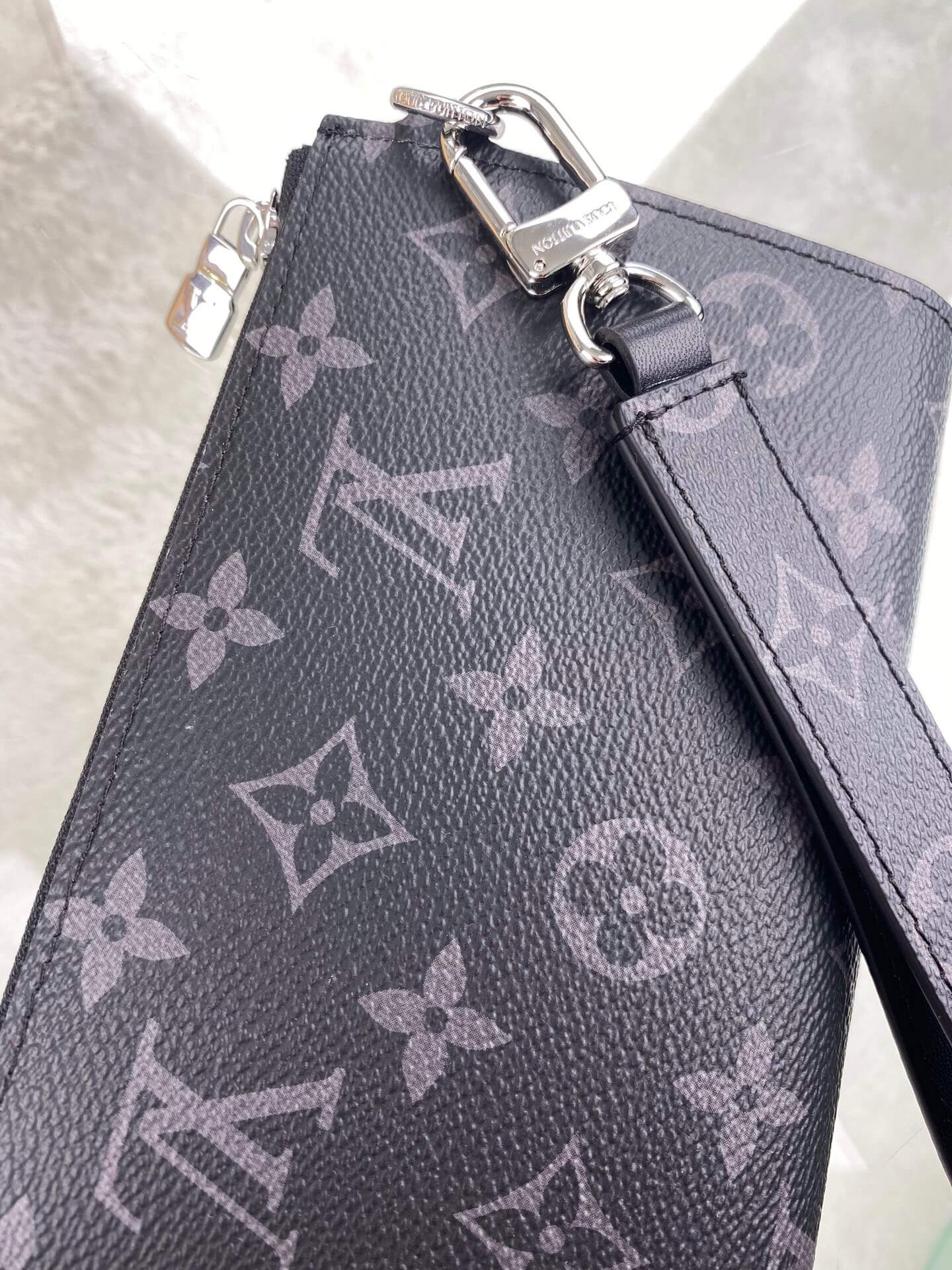 louis-vuitton-zippy-dragonne-monogram-eclipse-canvas-wallets-and-small-leather-goods-M80994-06 louis vuitton zippy dragonne monogram eclipse canvas wallets and small leather goods M80994 06