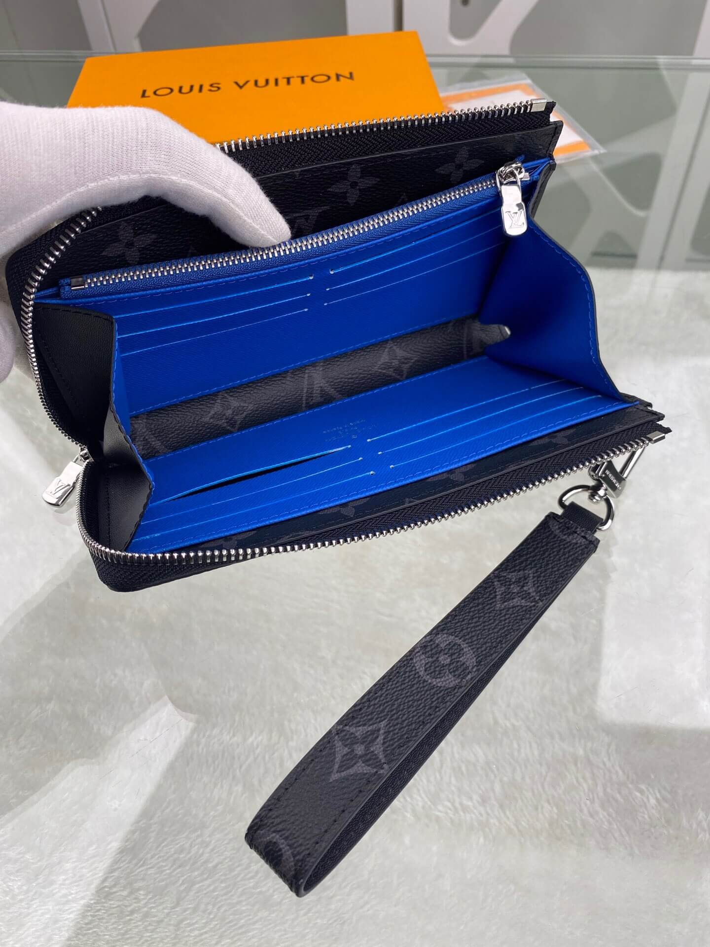 louis-vuitton-zippy-dragonne-monogram-eclipse-canvas-wallets-and-small-leather-goods-M80994-09 louis vuitton zippy dragonne monogram eclipse canvas wallets and small leather goods M80994 09