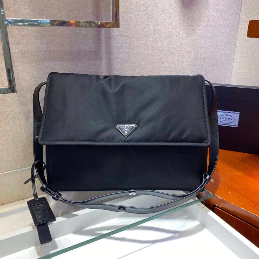 1PRADA-RE-NYLON-LARGE-PADDED-SHOULDER-BAG-BLACK-1BD256_RDLN_F0002_V_OOO-01 1PRADA RE NYLON LARGE PADDED SHOULDER BAG BLACK 1BD256 RDLN F0002 V OOO 01