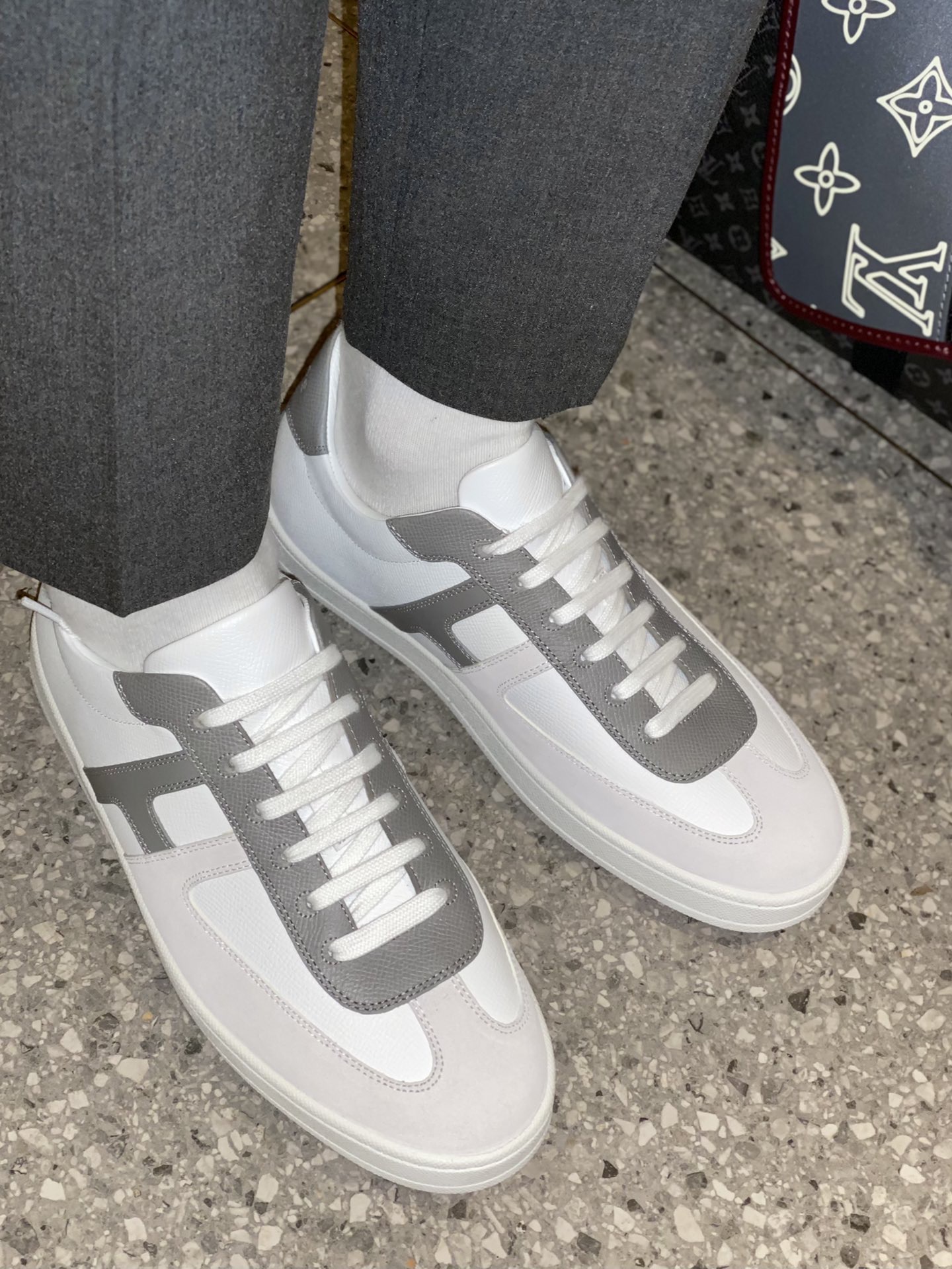 HERMES-BOOMERANG-SNEAKER-BLANC-GRIS-H211875ZH90410-04 HERMES BOOMERANG SNEAKER BLANC GRIS H211875ZH90410 04