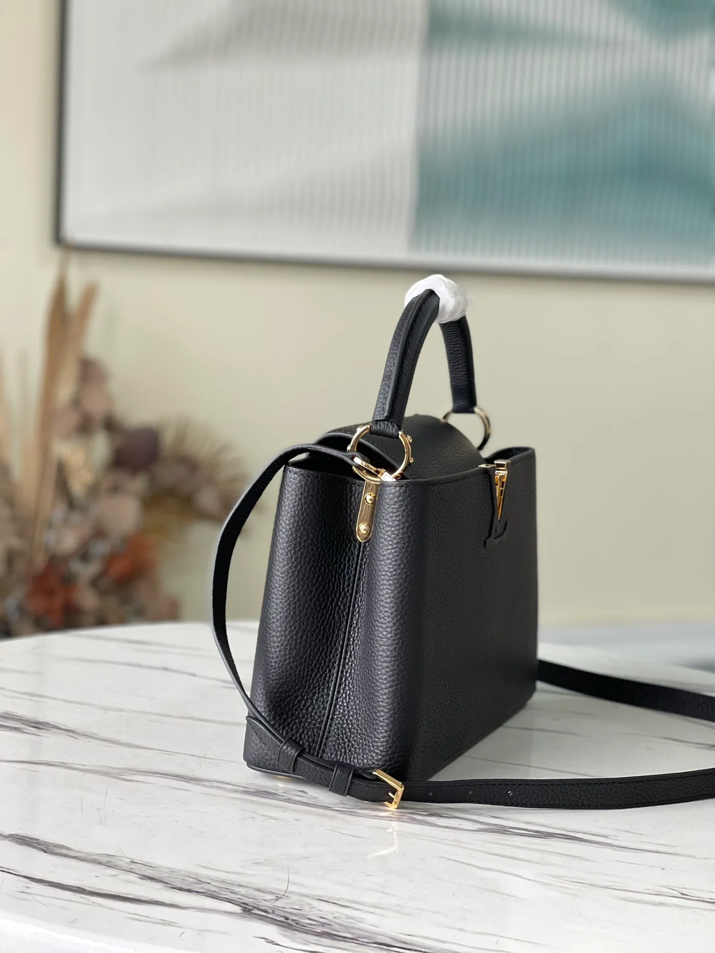 LOUIS VUITTON CAPUCINES MM HANDBAG TAURILLON LEATHER BLACK M42259_2 LOUIS VUITTON CAPUCINES MM HANDBAG TAURILLON LEATHER BLACK M42259 2