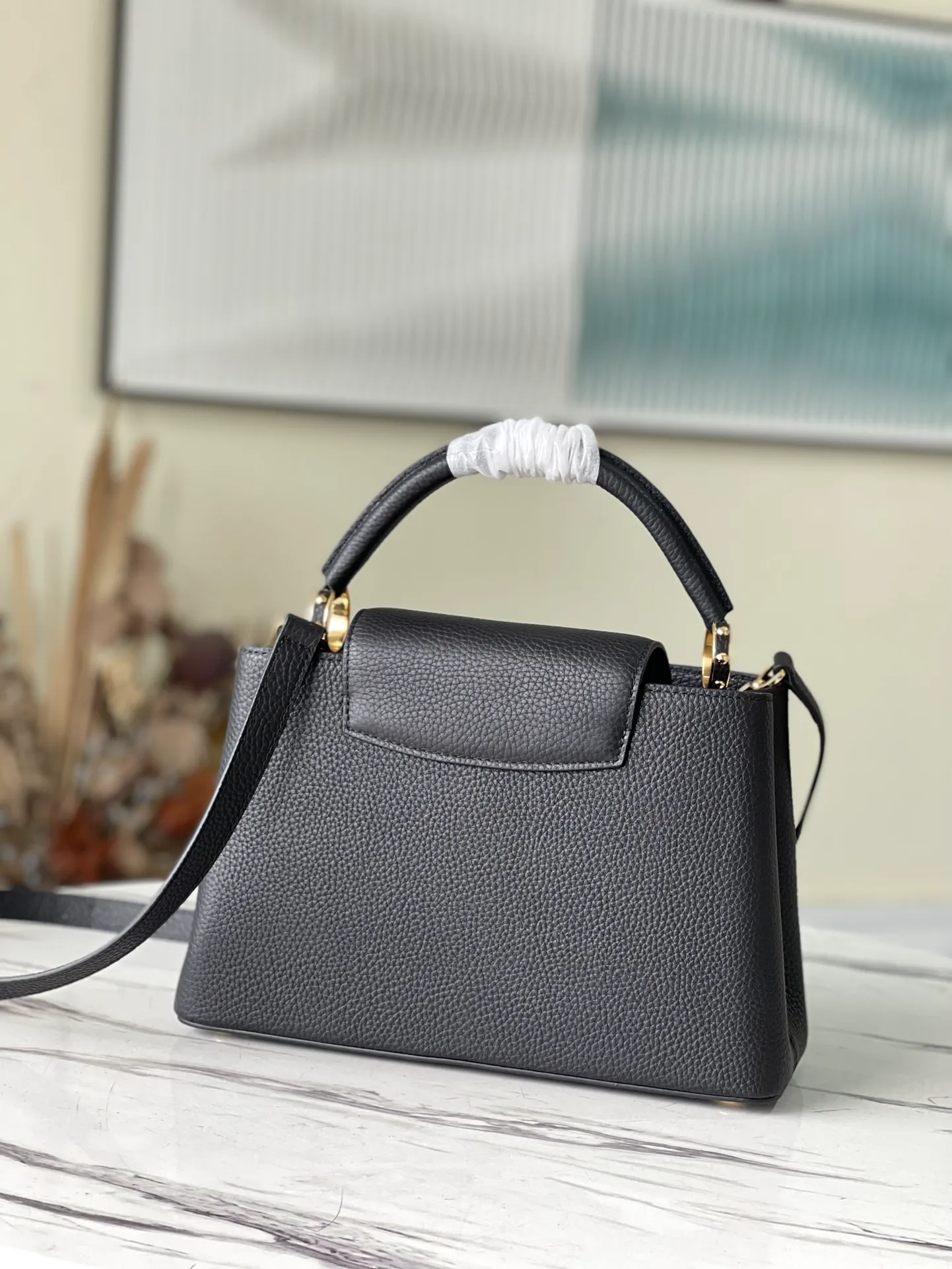 LOUIS VUITTON CAPUCINES MM HANDBAG TAURILLON LEATHER BLACK M42259_3 LOUIS VUITTON CAPUCINES MM HANDBAG TAURILLON LEATHER BLACK M42259 3