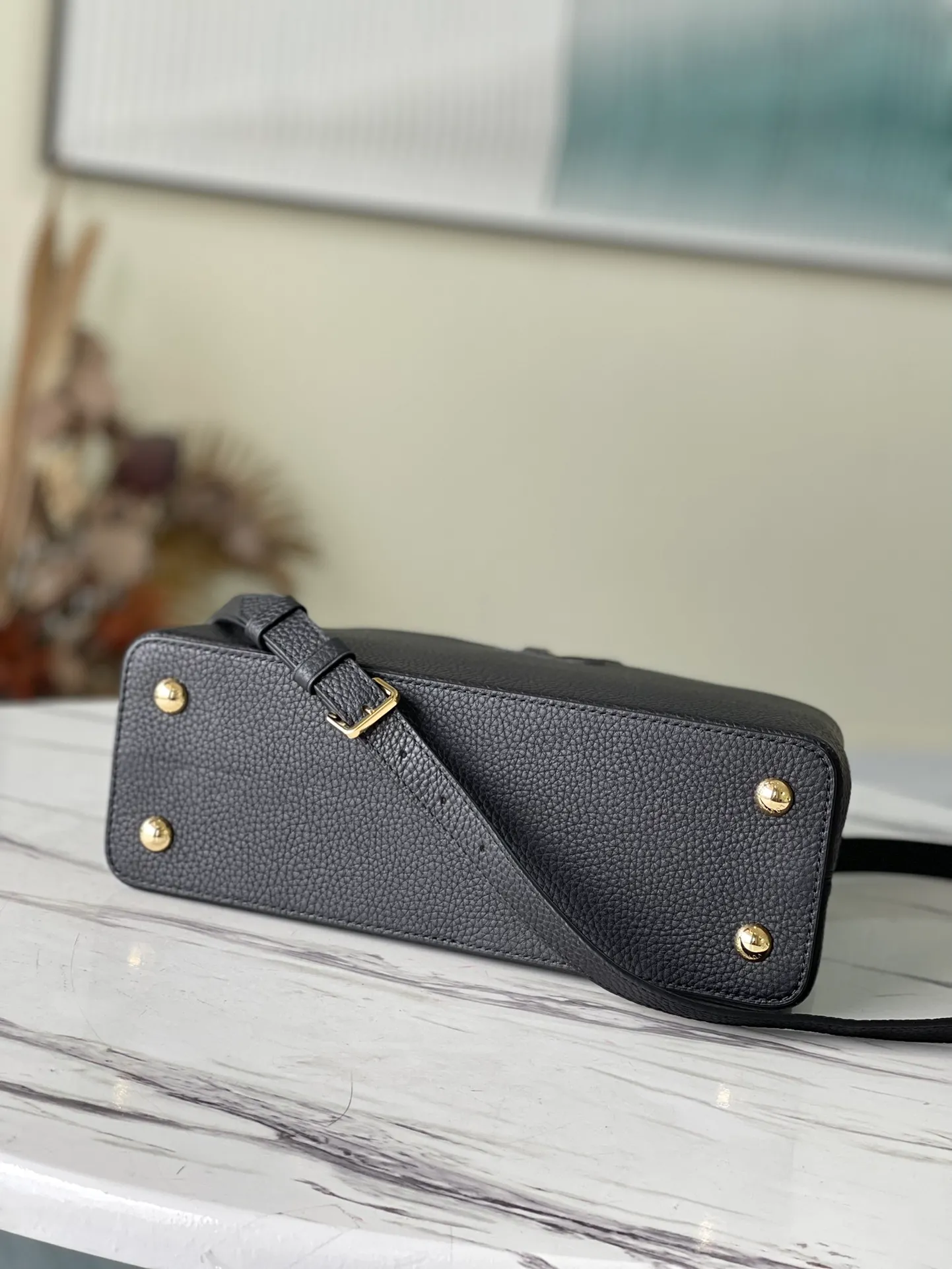 LOUIS VUITTON CAPUCINES MM HANDBAG TAURILLON LEATHER BLACK M42259_4 LOUIS VUITTON CAPUCINES MM HANDBAG TAURILLON LEATHER BLACK M42259 4