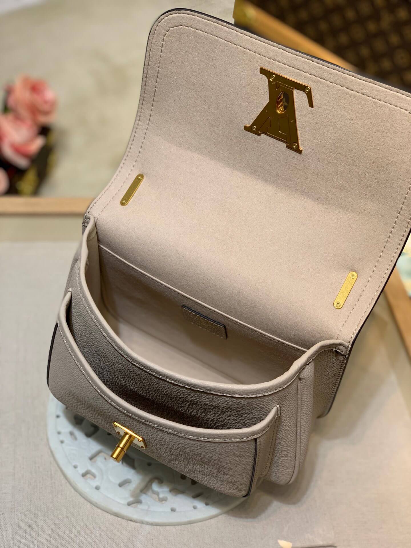 LOUIS-VUITTON-LOCKME-CHAIN-BAG-BEIGE-M57072-05 LOUIS VUITTON LOCKME CHAIN BAG BEIGE M57072 05