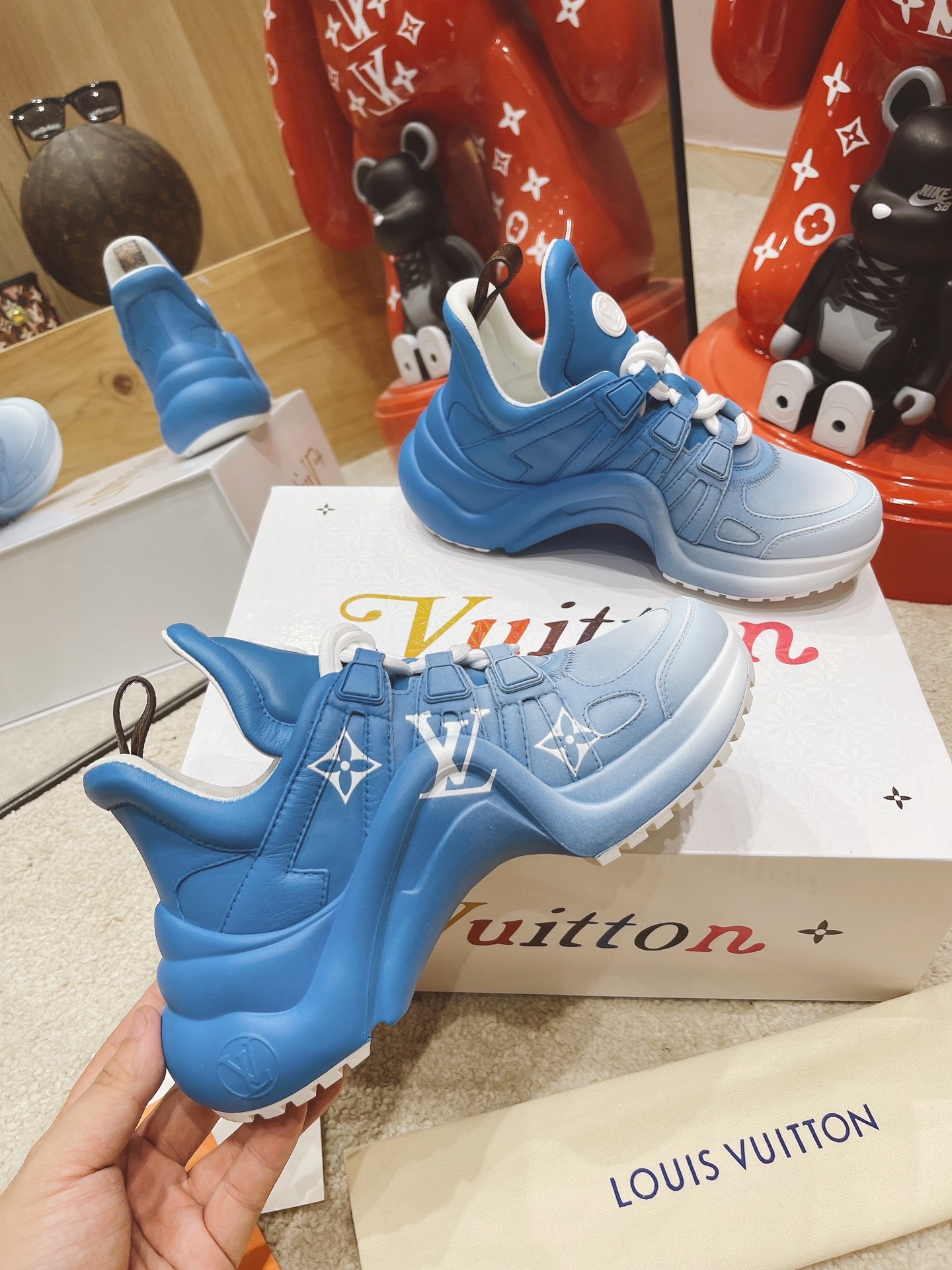 LOUIS-VUITTON-LV-ARCHLIGHT-SNEAKER-1A8SYQ-04 LOUIS VUITTON LV ARCHLIGHT SNEAKER 1A8SYQ 04