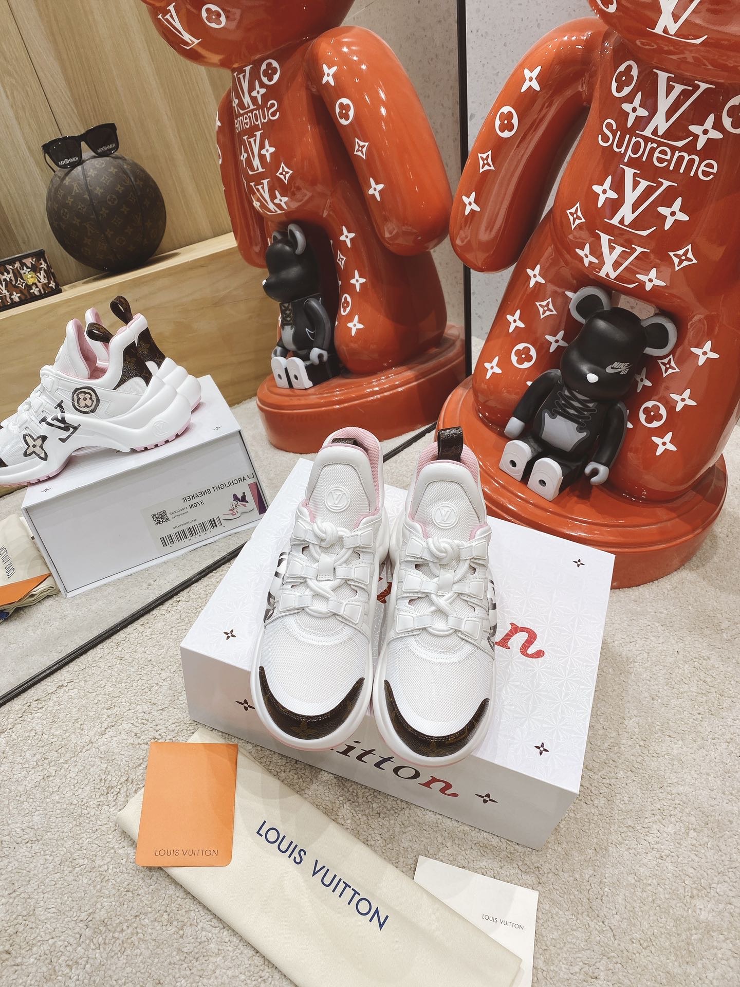 LOUIS-VUITTON-LV-ARCHLIGHT-SNEAKER-1A93XA-02 LOUIS VUITTON LV ARCHLIGHT SNEAKER 1A93XA 02