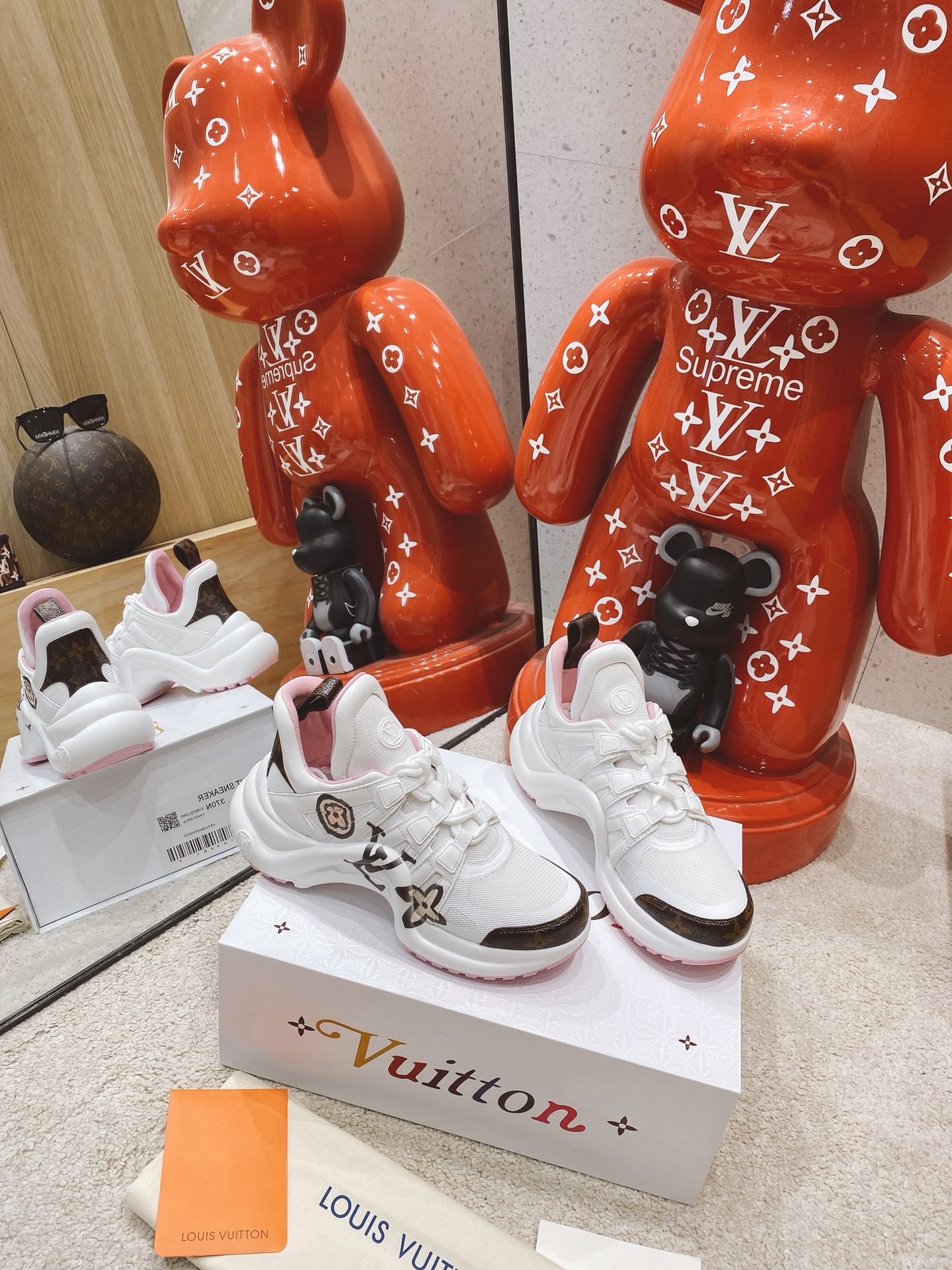 LOUIS-VUITTON-LV-ARCHLIGHT-SNEAKER-1A93XA-03 LOUIS VUITTON LV ARCHLIGHT SNEAKER 1A93XA 03