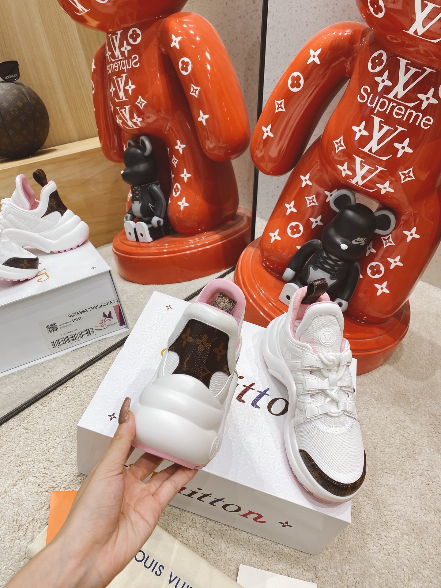 LOUIS-VUITTON-LV-ARCHLIGHT-SNEAKER-1A93XA-08 LOUIS VUITTON LV ARCHLIGHT SNEAKER 1A93XA 08