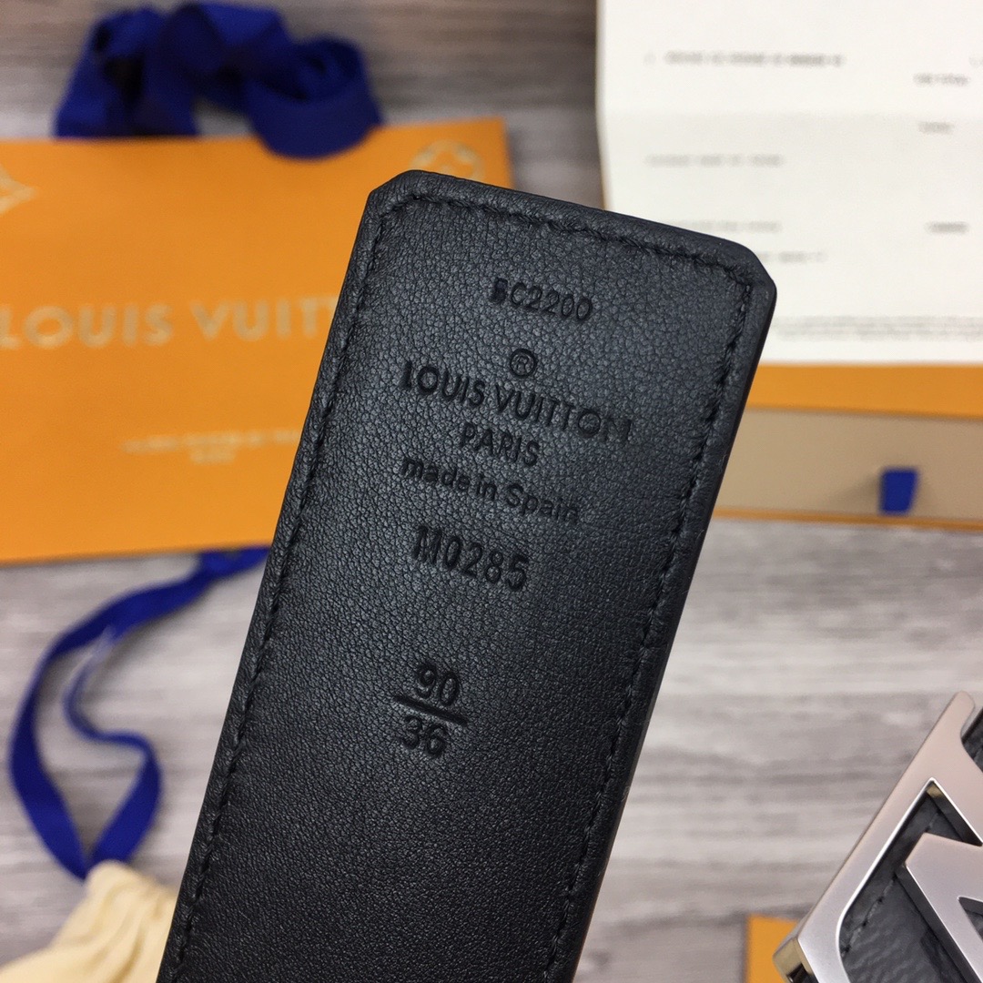 LOUIS VUITTON LV INITIALES 40MM REVERSIBLE BELT M0285V 08 LOUIS VUITTON LV INITIALES 40MM REVERSIBLE BELT M0285V 08