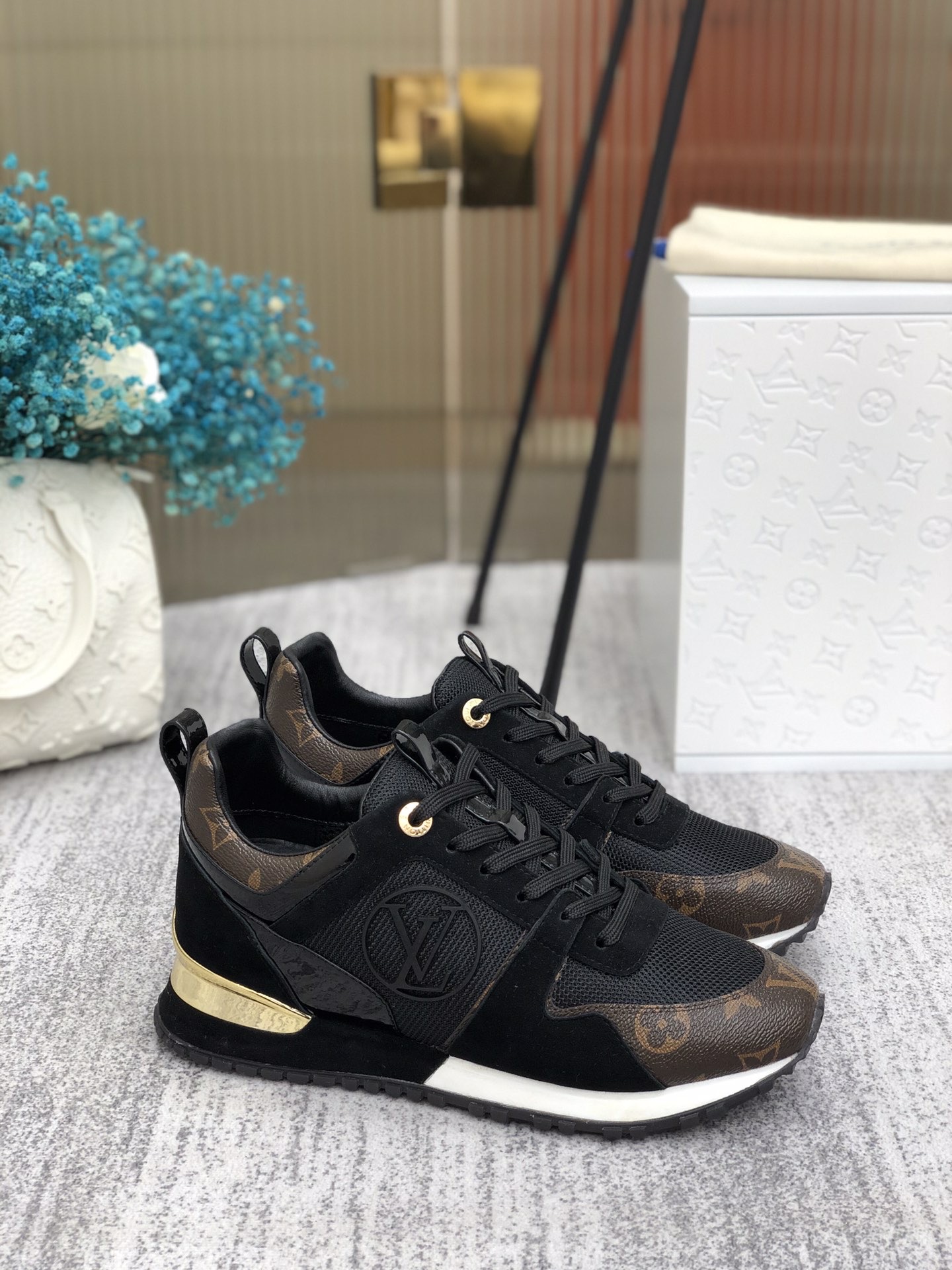 LOUIS-VUITTON-LV-RUN-AWAY-SNEAKER-1A3CW4-01 LOUIS VUITTON LV RUN AWAY SNEAKER 1A3CW4 01