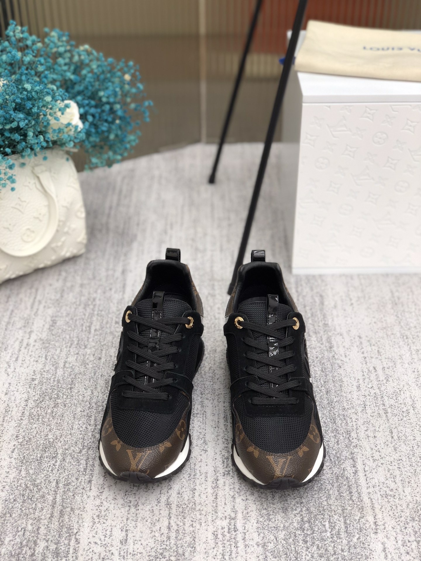 LOUIS-VUITTON-LV-RUN-AWAY-SNEAKER-1A3CW4-02 LOUIS VUITTON LV RUN AWAY SNEAKER 1A3CW4 02