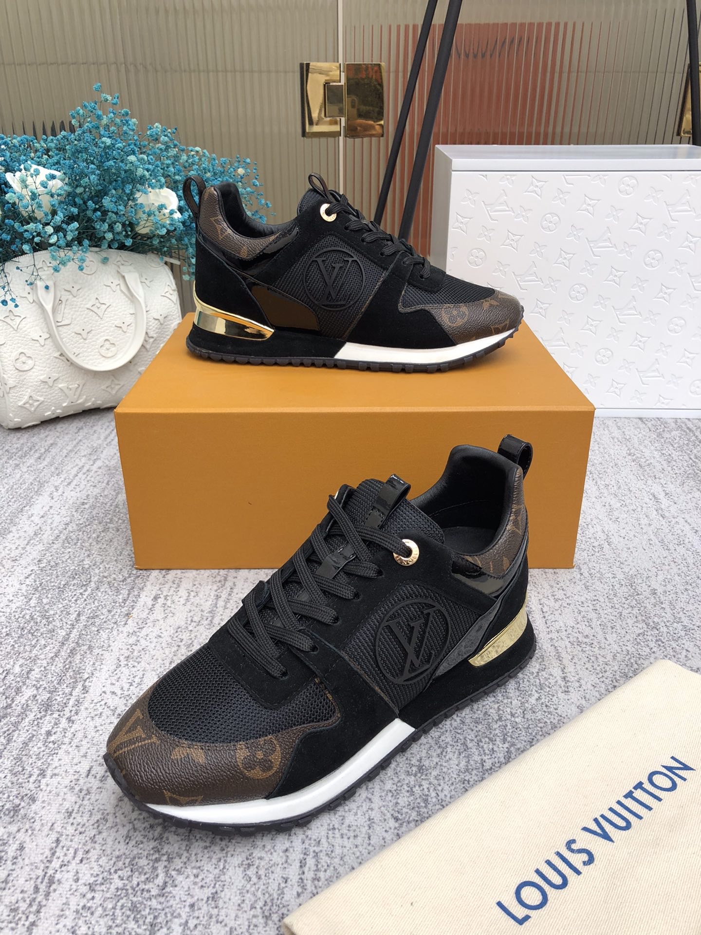 LOUIS-VUITTON-LV-RUN-AWAY-SNEAKER-1A3CW4-03 LOUIS VUITTON LV RUN AWAY SNEAKER 1A3CW4 03