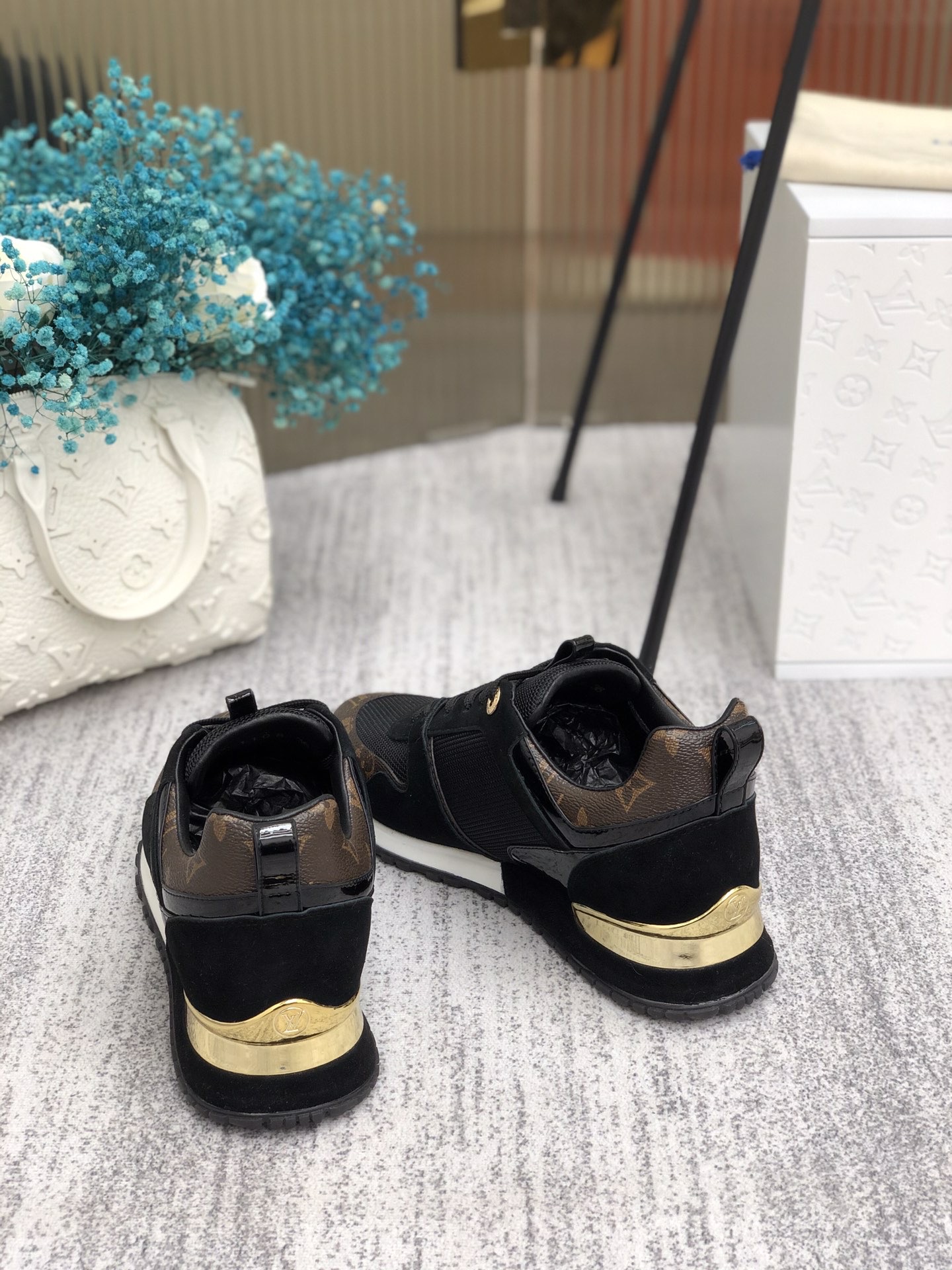 LOUIS-VUITTON-LV-RUN-AWAY-SNEAKER-1A3CW4-05 LOUIS VUITTON LV RUN AWAY SNEAKER 1A3CW4 05