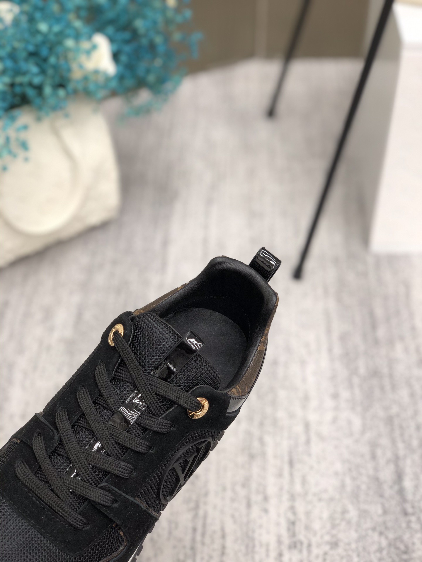 LOUIS-VUITTON-LV-RUN-AWAY-SNEAKER-1A3CW4-06 LOUIS VUITTON LV RUN AWAY SNEAKER 1A3CW4 06