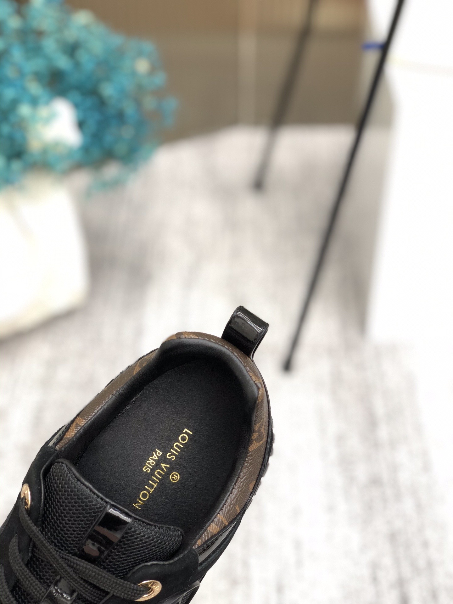 LOUIS-VUITTON-LV-RUN-AWAY-SNEAKER-1A3CW4-08 LOUIS VUITTON LV RUN AWAY SNEAKER 1A3CW4 08