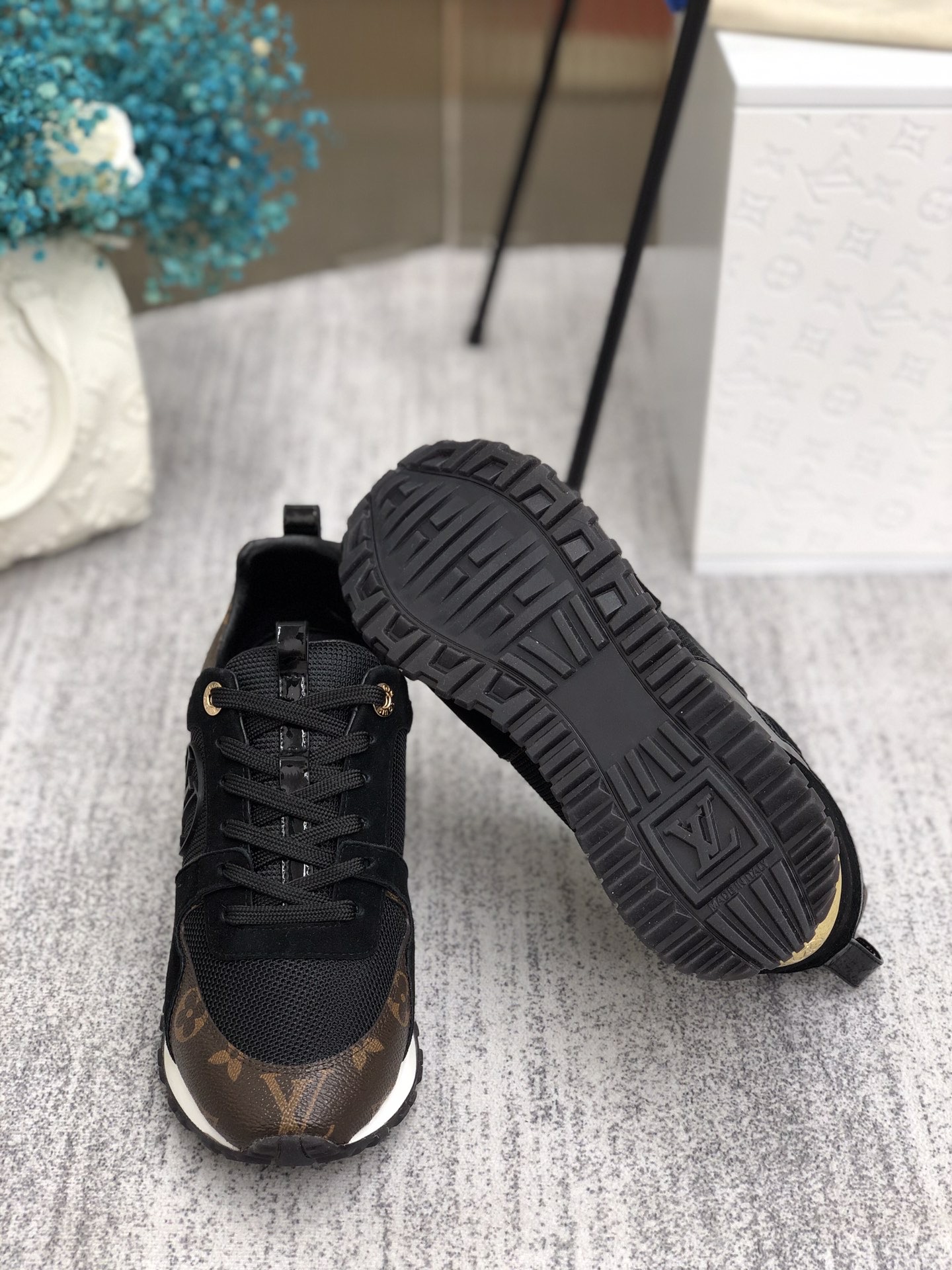 LOUIS-VUITTON-LV-RUN-AWAY-SNEAKER-1A3CW4-09 LOUIS VUITTON LV RUN AWAY SNEAKER 1A3CW4 09