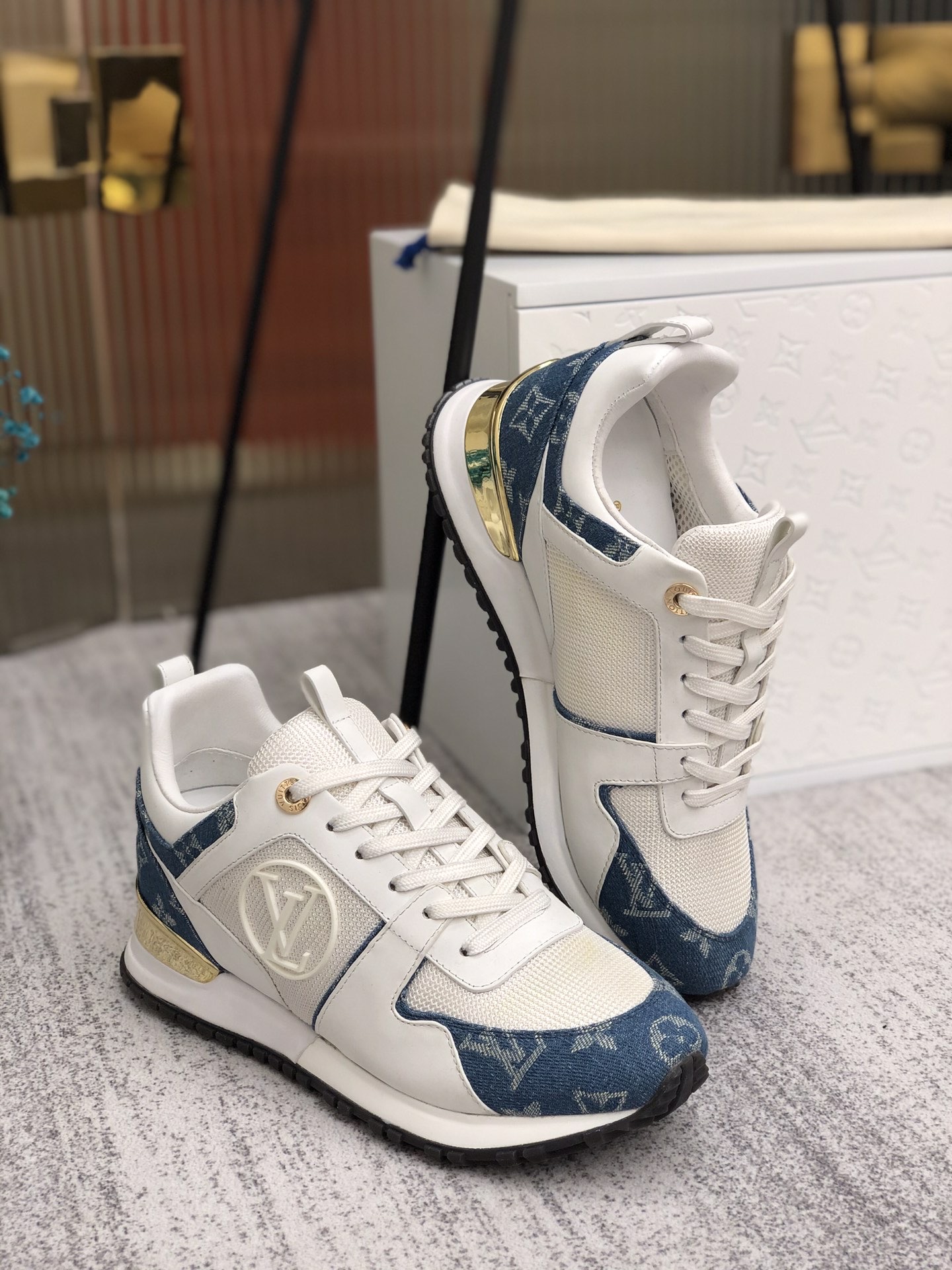 LOUIS-VUITTON-LV-RUN-AWAY-SNEAKER-1A4WP7-04 LOUIS VUITTON LV RUN AWAY SNEAKER 1A4WP7 04