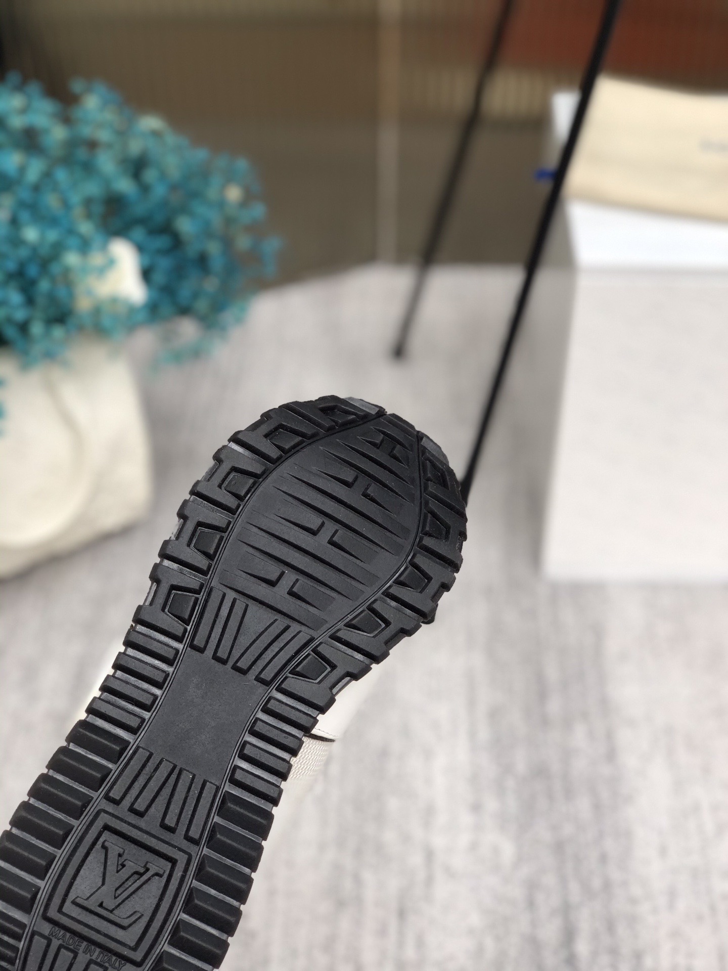 LOUIS-VUITTON-LV-RUN-AWAY-SNEAKER-1A4XNL-09 LOUIS VUITTON LV RUN AWAY SNEAKER 1A4XNL 09