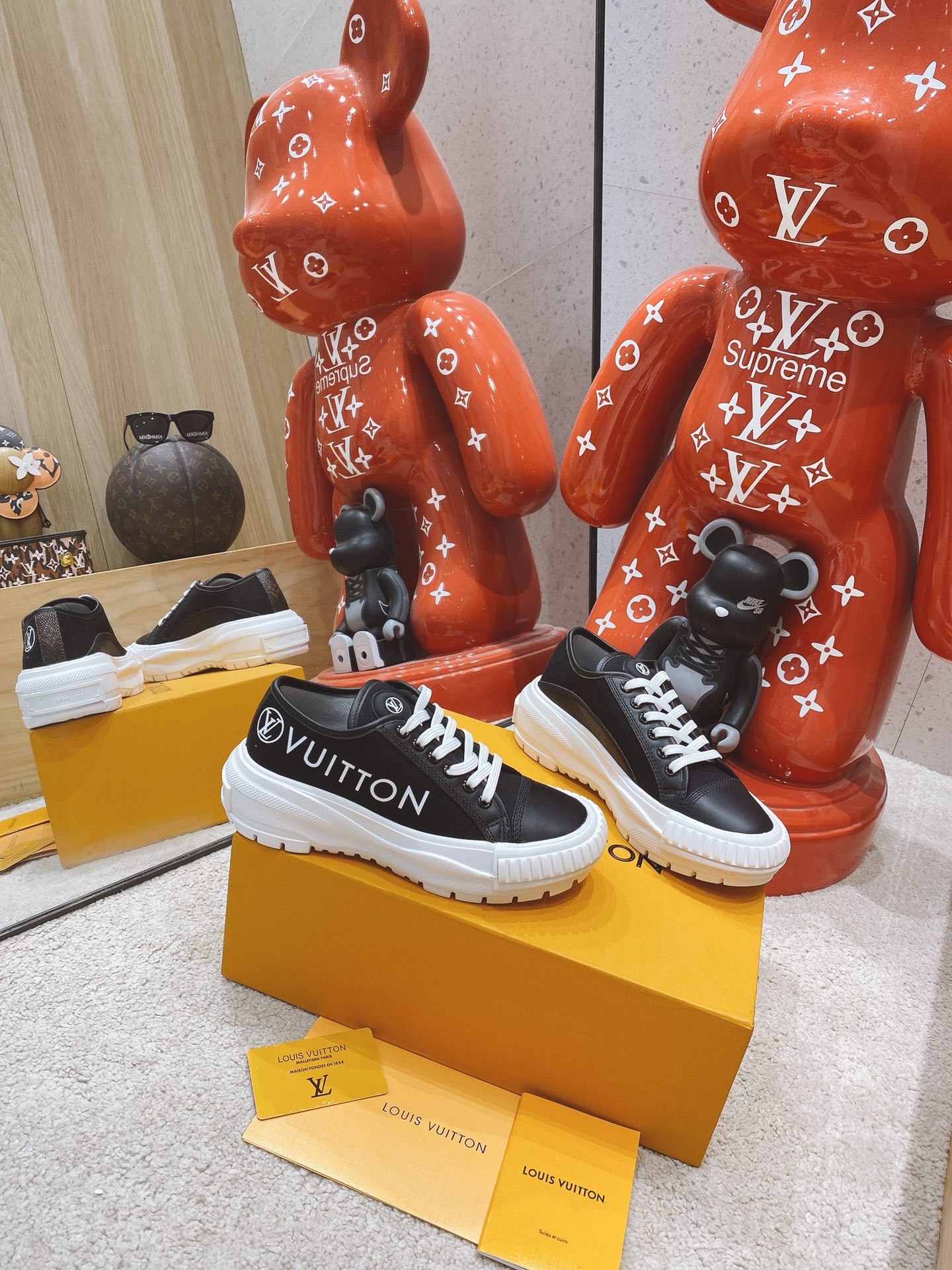 LOUIS VUITTON LV SQUAD SNEAKER 1A941F 01 LOUIS VUITTON LV SQUAD SNEAKER 1A941F 01