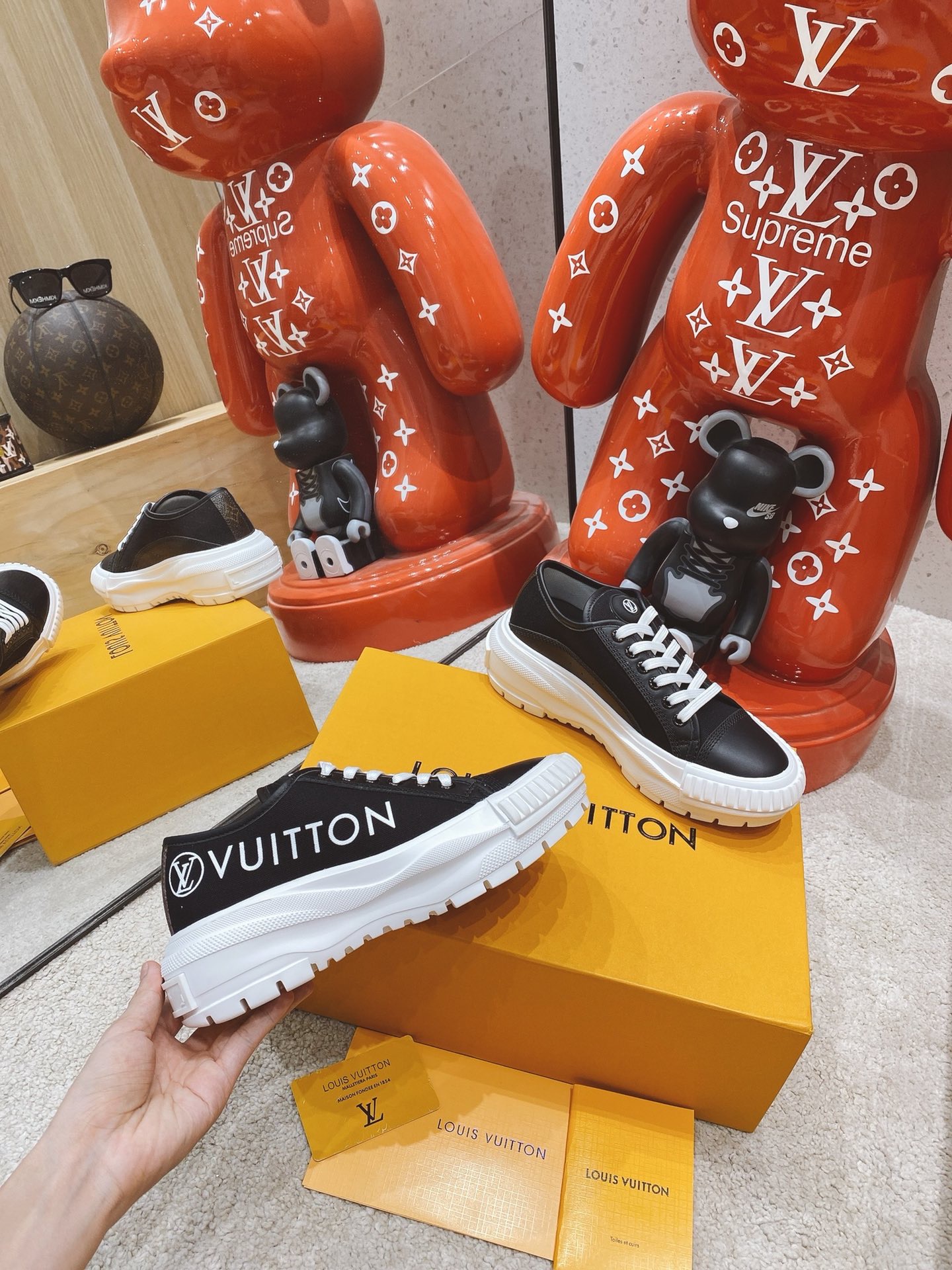 LOUIS VUITTON LV SQUAD SNEAKER 1A941F 03 LOUIS VUITTON LV SQUAD SNEAKER 1A941F 03